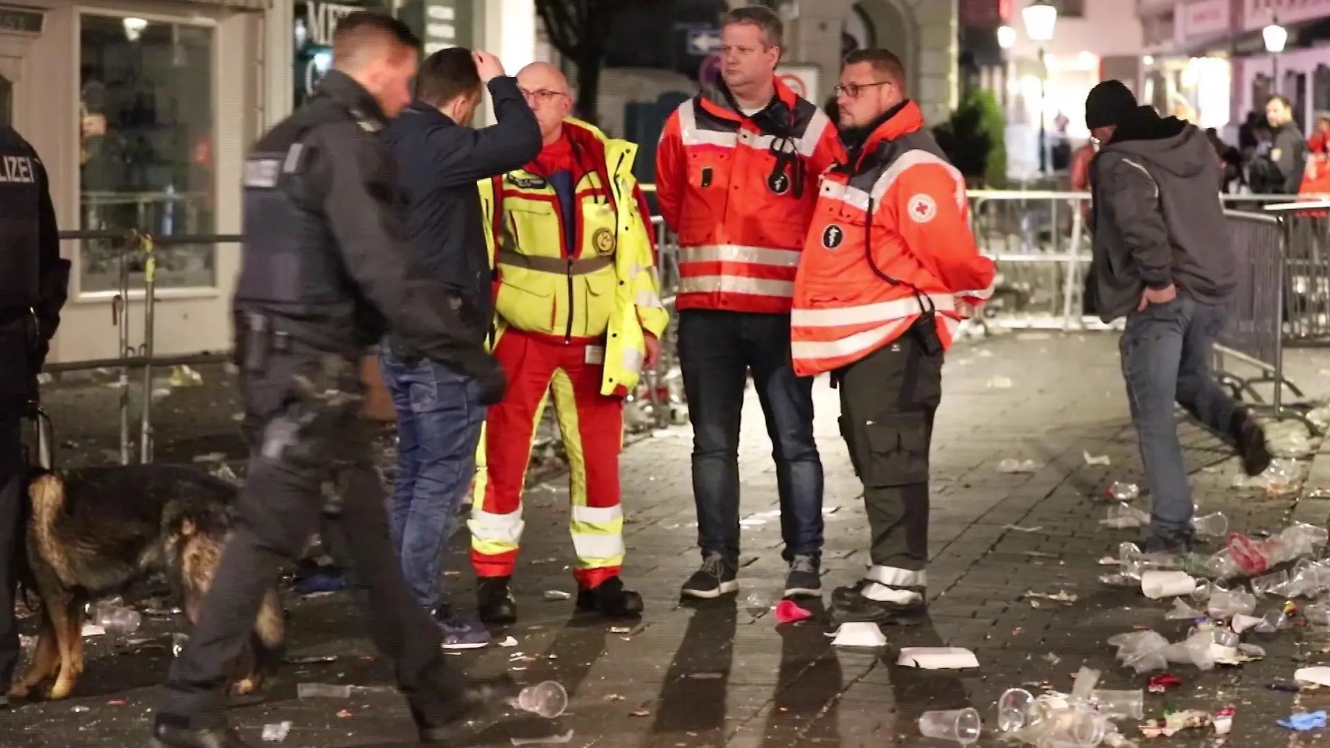 Rettungskräfte in der Innenstadt von Fulda.
