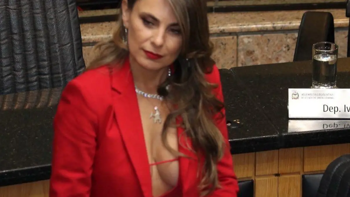ana paula da silva dekollete