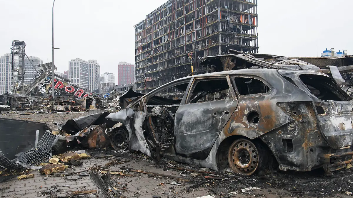 News Bilder des Tages Russians Continue War In Ukraine Consequences of shelling of the Retroville shopping mall by Russian missiles. Kyiv, Ukraine. March 30, 2022. Kyiv Ukraine PUBLICATIONxNOTxINxFRA Copyright: xMaxymxMarusenkox originalFilename: musienko-notitle220330_nplkp.jpg