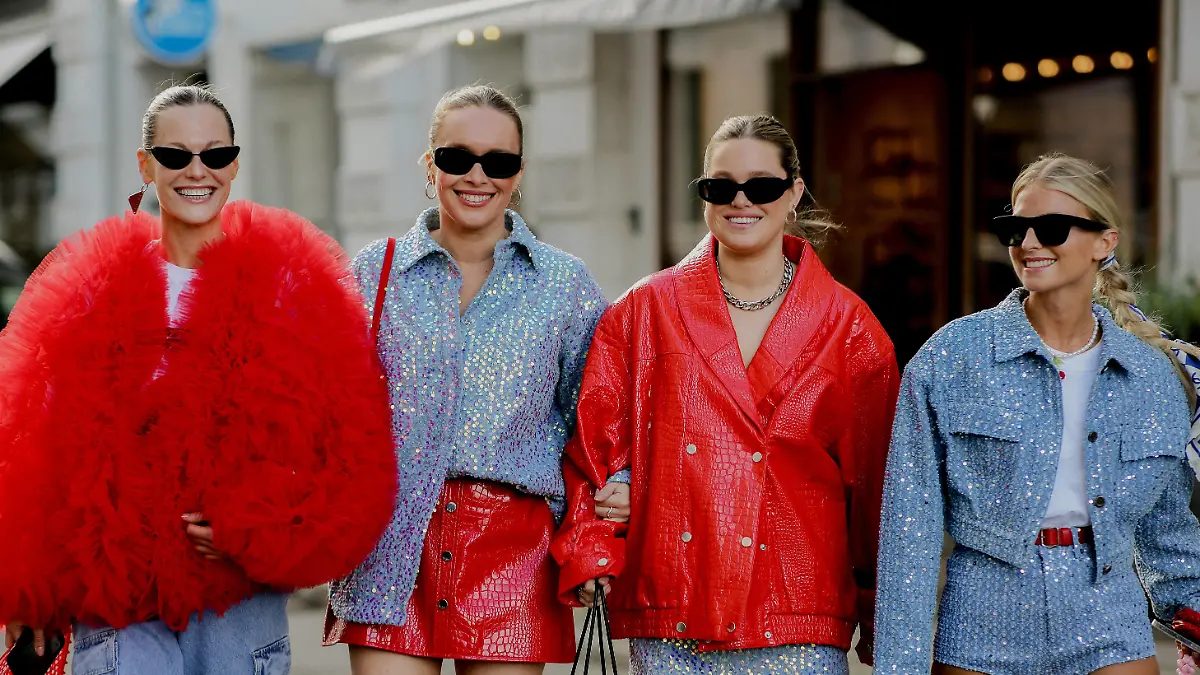 Copenhagen Fashion Week - Street Style Street style, Tin Vcb, Olivia and Alice, and Olivia Anna-Catharina arriving at Rotate Spring-Summer 2024 show, during Copenhagen Fashion Week, Denmark, on August , 2023. Photo by Marie-Paola Bertrand-Hillion/ABACAPRESS.COM Copenhagen Denmark PUBLICATIONxNOTxINxFRAxESPxUKxUSAxBELxPOL Copyright: xBertrand-HillionxMarie-Paola/ABACAx 864343_062 Bertrand-HillionxMarie-Paola/ABACAx 864343_062