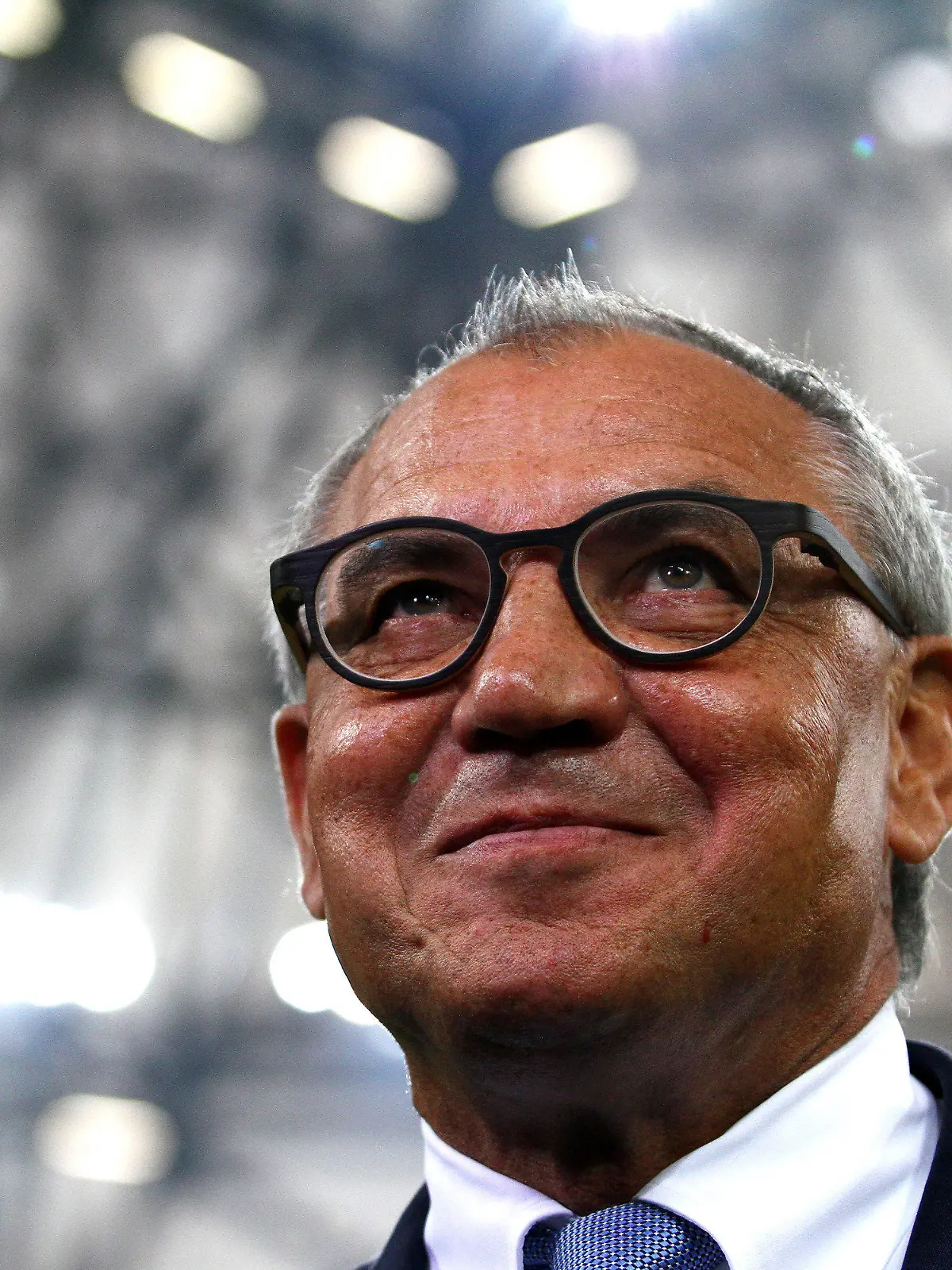 ARCHIV - Fußball 1. Bundesliga 7. Spieltag: FC Schalke 04 - VfL Wolfsburg am 06.10.2012 in der VELTINS-Arena in Gelsenkirchen. Trainer und Manager Felix Magath vom VfL Wolfsburg im Interview vor Spielbeginn. Der frühere Fußball-Trainer und Manager Felix Magath soll ein Konzept erarbeitet haben, wie er den Hamburger SV als Vereinschef führen würde. Laut «Sport Bild» soll sich Magath mit HSV-Investor Klaus-Michael Kühne zweimal getroffen und dabei einen Plan vorgelegt haben. Foto: Kevin Kurek dpa (zu dpa 0591 vom 28.08.2013) +++(c) dpa - Bildfunk+++