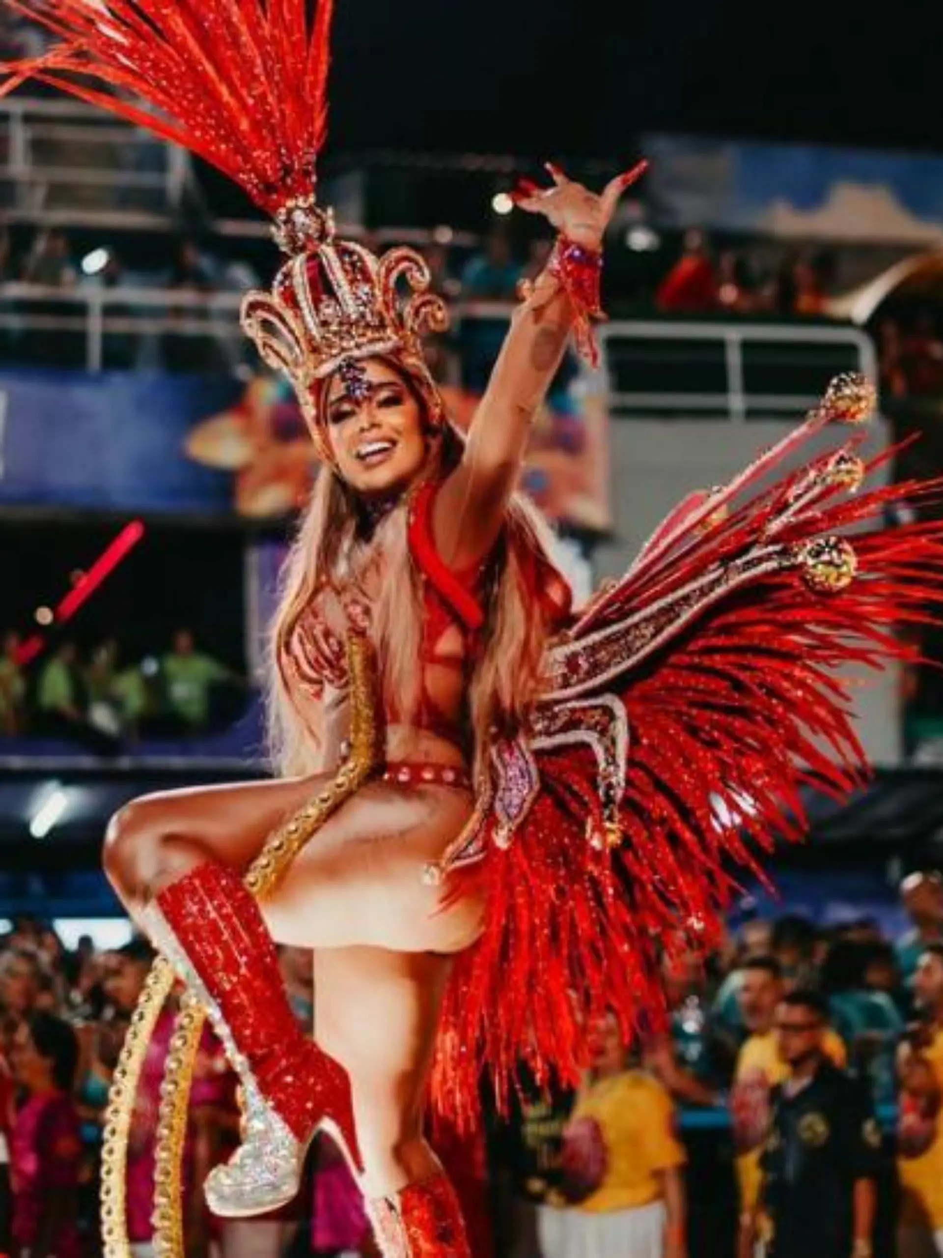 Rafaella Santos heizte der Menge beim Karneval in Brasilien ein