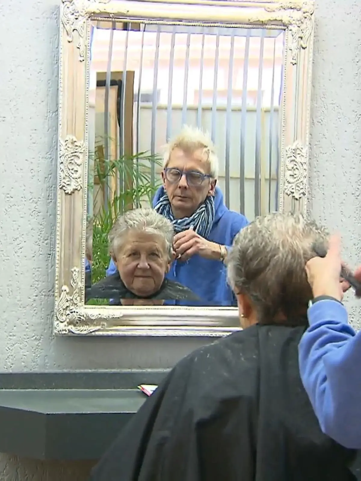 Bild zu: "Friseur aus Hagen zieht Reißleine"
