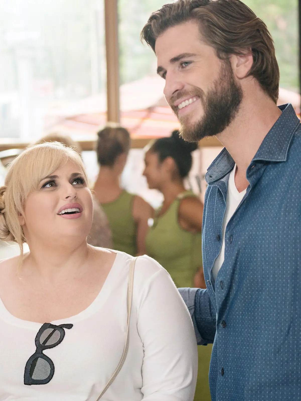 Rebel Wilson schwärmt von ihrem "Isn't It Romantic"-Co-Star Liam Hemsworth.