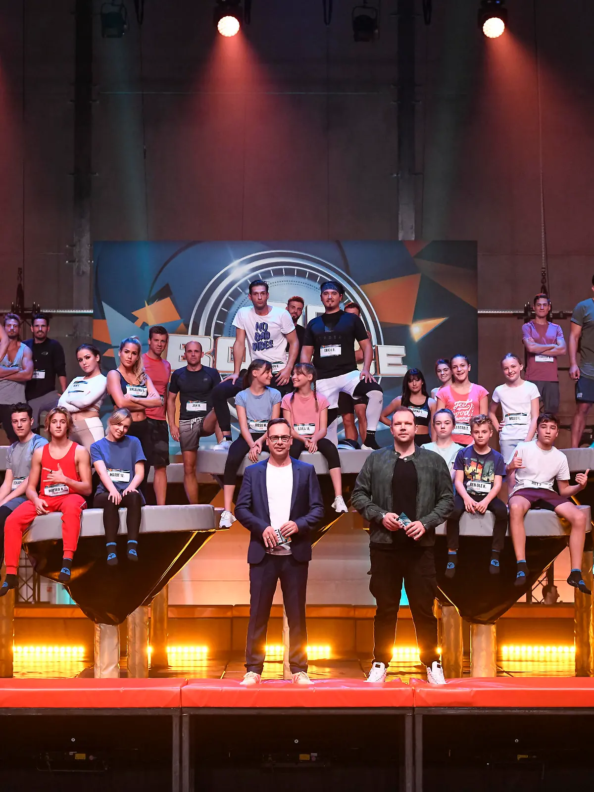 Gruppenbild Promis mit Moderatoren