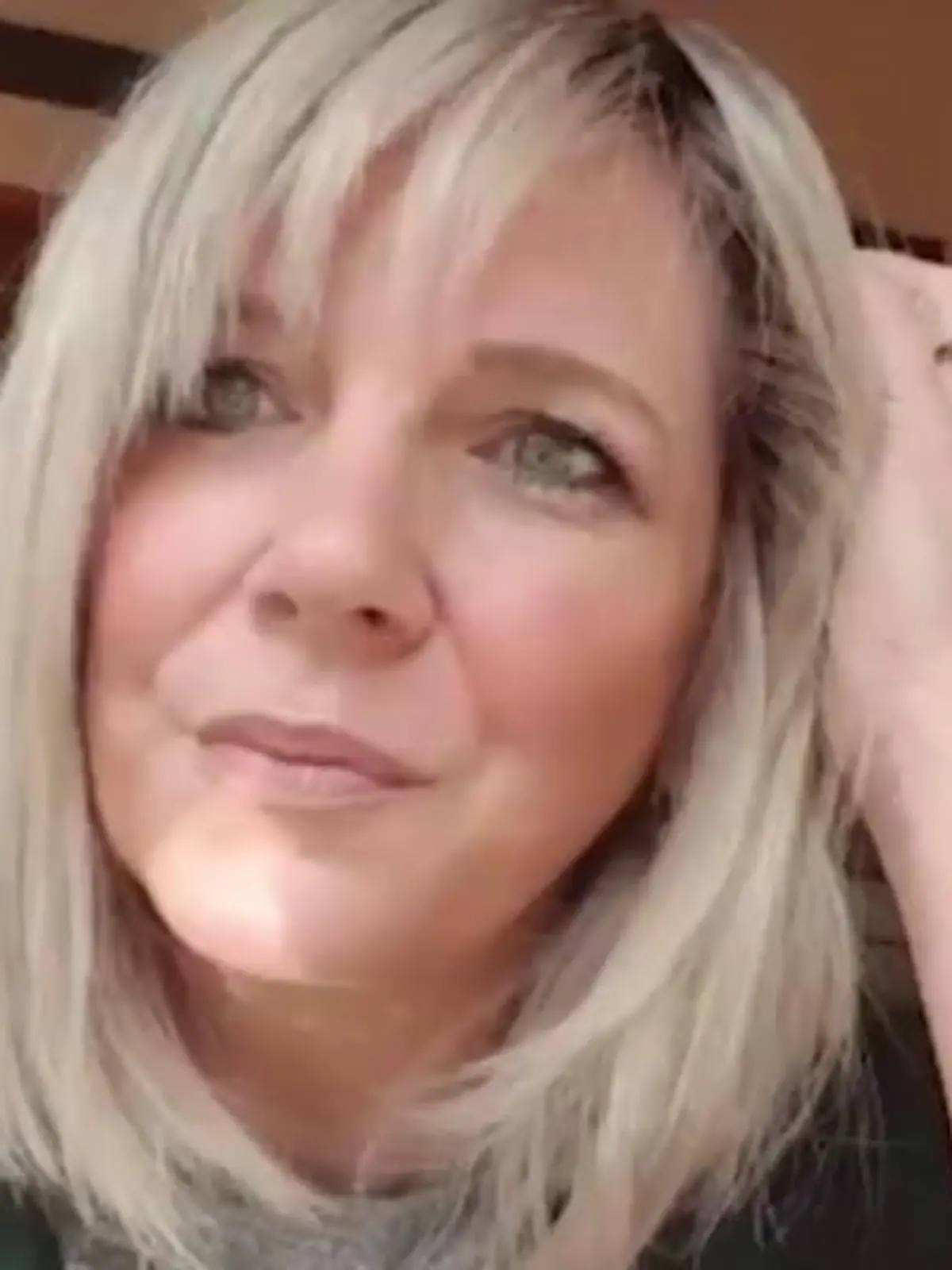 Daniela Büchner richtet sich an die Öffentlichkeit.