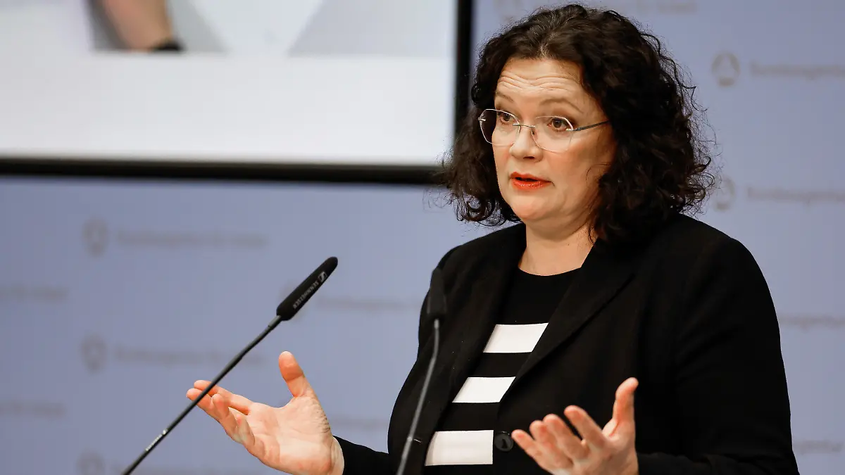 03.01.2023, Bayern, Nürnberg: Andrea Nahles, Vorstandsvorsitzende der Bundesagentur für Arbeit, spricht in Nürnberg zur Lage auf dem deutschen Arbeitsmarkt im Dezember 2022, die Bundesagentur gibt ihre monatliche Statistik bekannt. Foto: Daniel Löb/dpa +++ dpa-Bildfunk +++