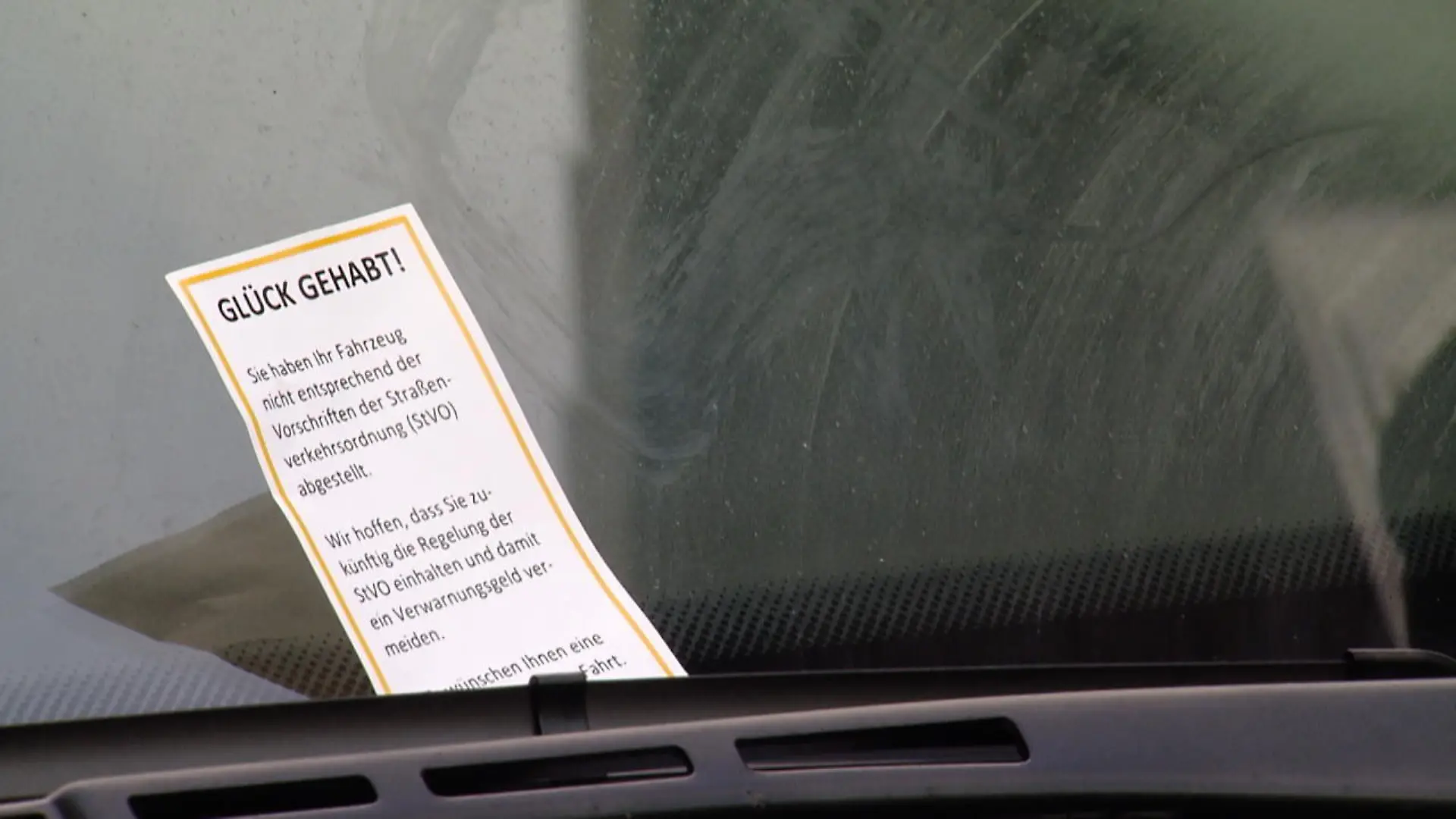 Ungewöhnliche Aktion gegen Falschparker Null-Euro-Knoellchen