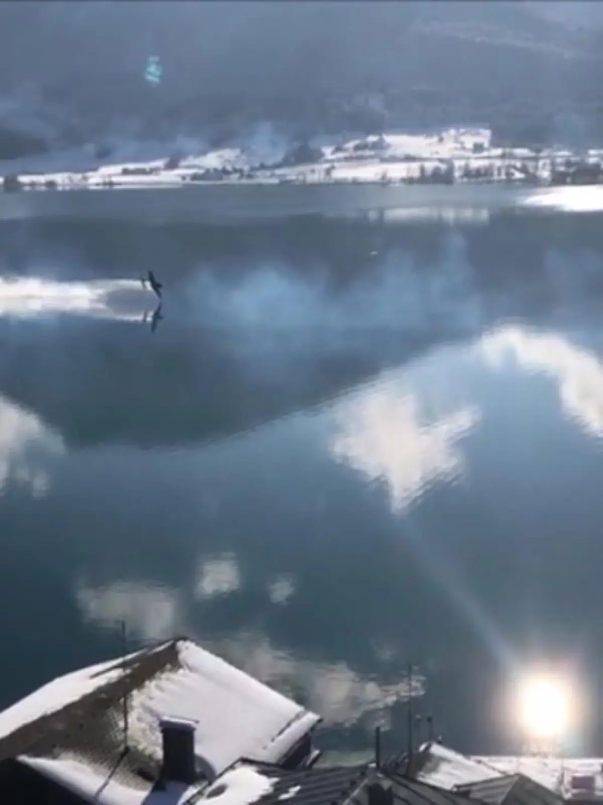 Bild zu: "Notlandung auf dem Wolfgangsee"