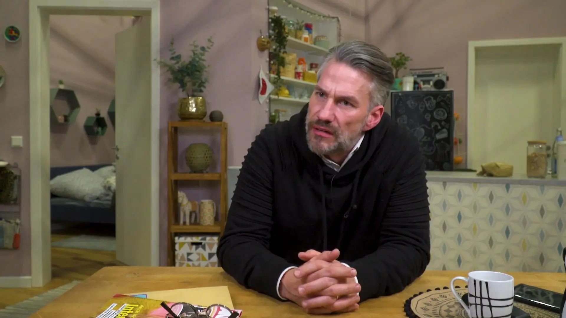 Wie denkt Stefan über die Leber-Spende seines Serien-Sohnes? AWZ-Schauspieler im Interview