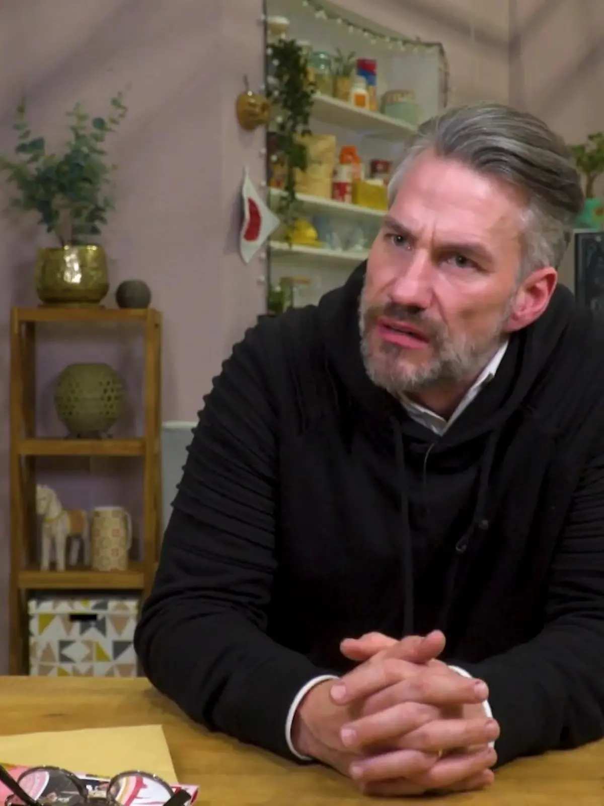 Bild zu: "Wie denkt Stefan über die Leber-Spende seines Serien-Sohnes?"