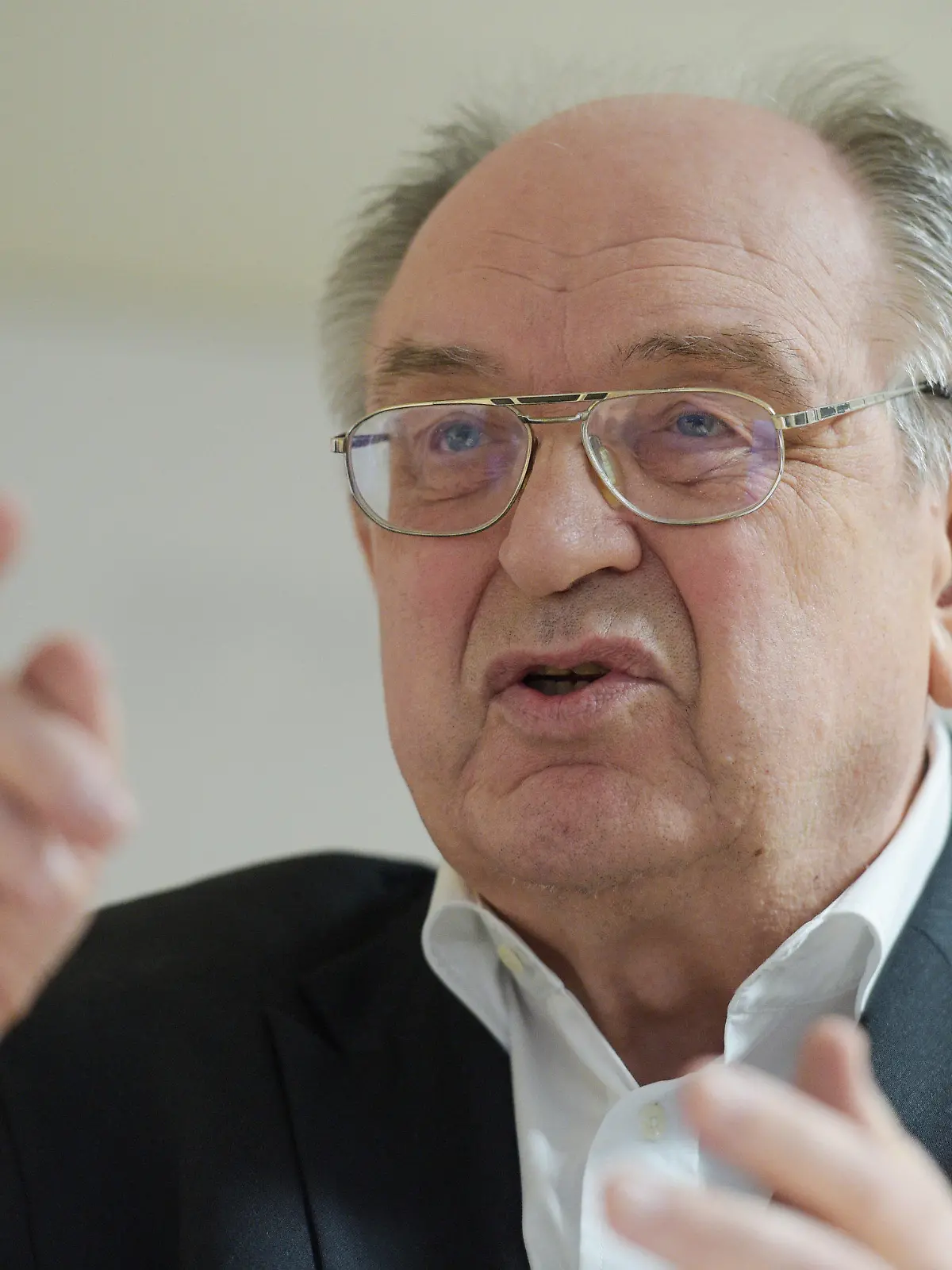 ARCHIV - 18.11.2015, Berlin: Der Heidelberger Dopingexperte Werner Franke spricht zu den Gästen bei einer Pressekonferenz der Doping-Opfer-Hilfe zur Bilanz 25 Jahre deutsche Einheit. (zu dpa «Lepping bekräftigt Kritik an Dopingopferhilfe: «Zurück zur Wahrheit!»» vom 30.01.2019) Foto: Rainer Jensen/dpa +++ dpa-Bildfunk +++