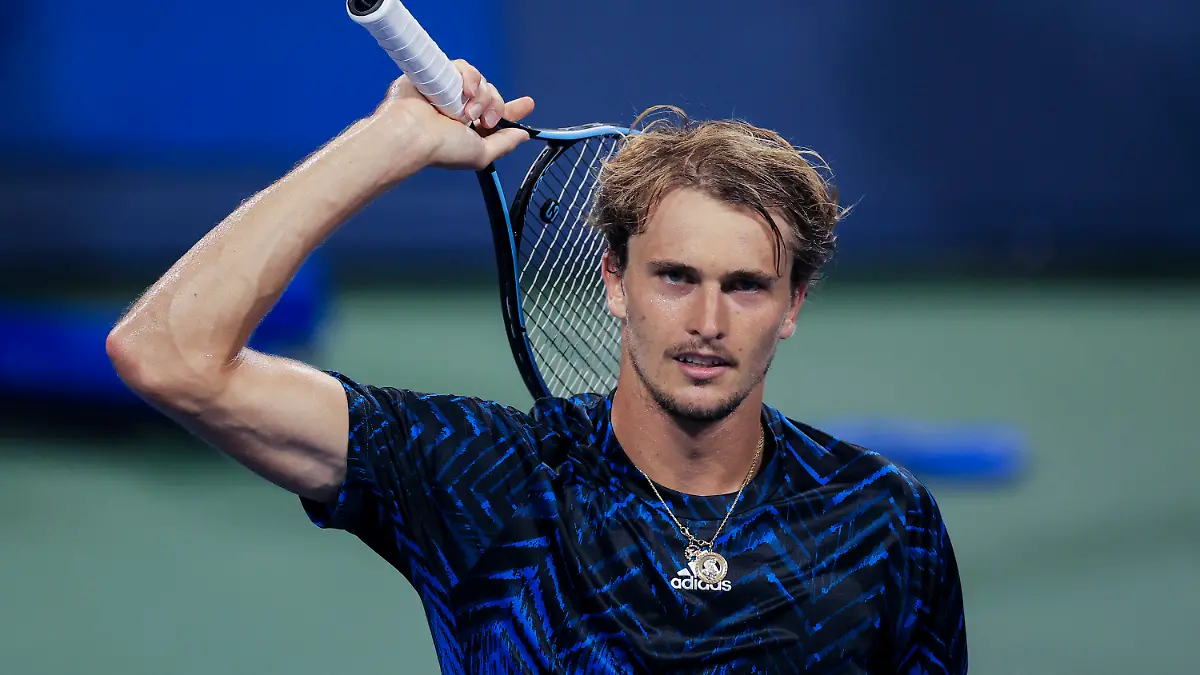 ARCHIV - 21.08.2021, USA, Mason: Tennis: ATP-Tour - Cincinnati, Einzel, Herren; Viertelfinale: Alexander Zverev (Deutschland) bedankt sich bei den Fans nach seinem Sieg gegen Ruud (Norwegen). (Zu dpa "Tennis-Organisation ATP untersucht Vorwürfe gegen Alexander Zverev") Foto: Aaron Doster/AP/dpa +++ dpa-Bildfunk +++