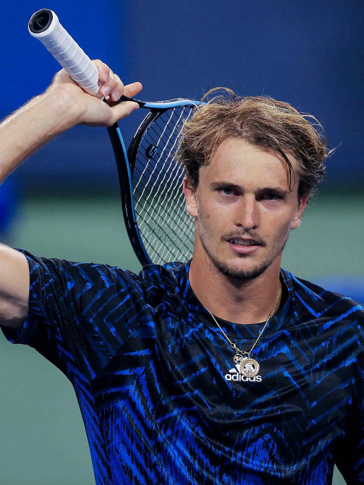 ARCHIV - 21.08.2021, USA, Mason: Tennis: ATP-Tour - Cincinnati, Einzel, Herren; Viertelfinale: Alexander Zverev (Deutschland) bedankt sich bei den Fans nach seinem Sieg gegen Ruud (Norwegen). (Zu dpa "Tennis-Organisation ATP untersucht Vorwürfe gegen Alexander Zverev") Foto: Aaron Doster/AP/dpa +++ dpa-Bildfunk +++