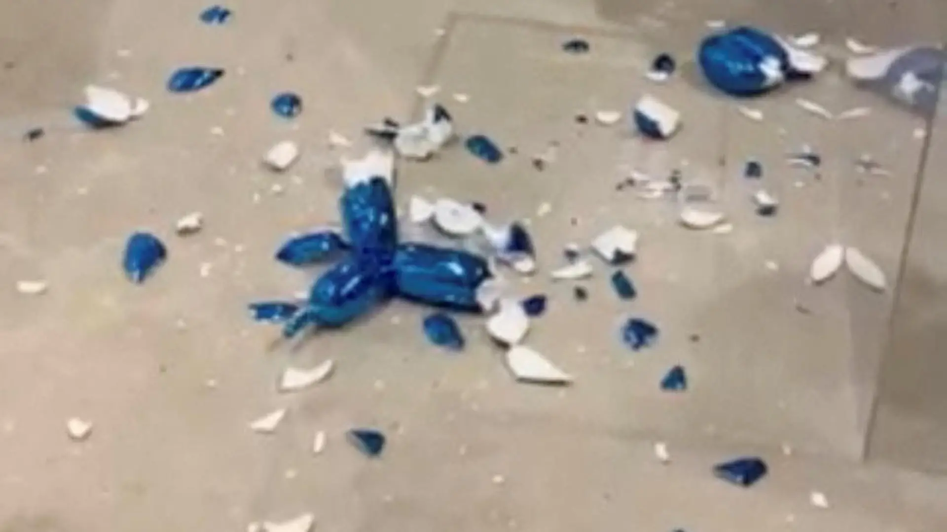 Pieces of a damaged Jeff Koons sculpture lie on the floor at Art Wynwood in Miami, Florida, U.S. February 16, 2023 in this still image obtained from social media video. Stephen Gamson @gamsonart/via REUTERS THIS IMAGE HAS BEEN SUPPLIED BY A THIRD PARTY. MANDATORY CREDIT. NO RESALES. NO ARCHIVES.