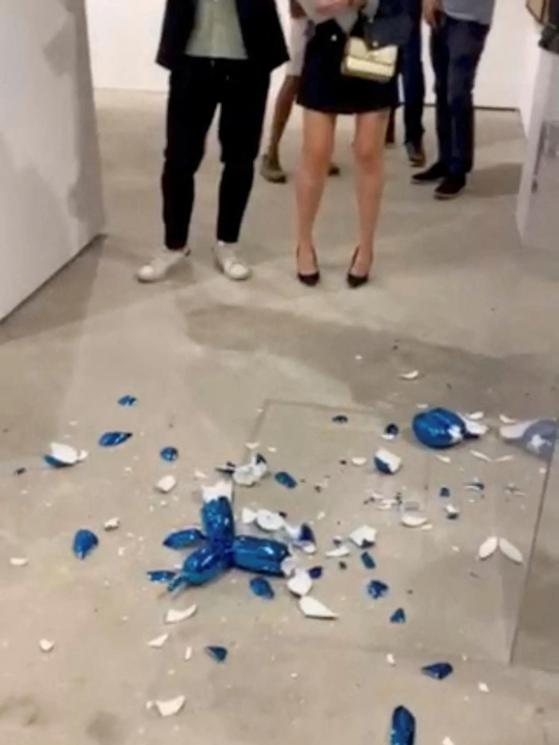 Pieces of a damaged Jeff Koons sculpture lie on the floor at Art Wynwood in Miami, Florida, U.S. February 16, 2023 in this still image obtained from social media video.  Stephen Gamson @gamsonart/via REUTERS  THIS IMAGE HAS BEEN SUPPLIED BY A THIRD PARTY. MANDATORY CREDIT. NO RESALES. NO ARCHIVES.