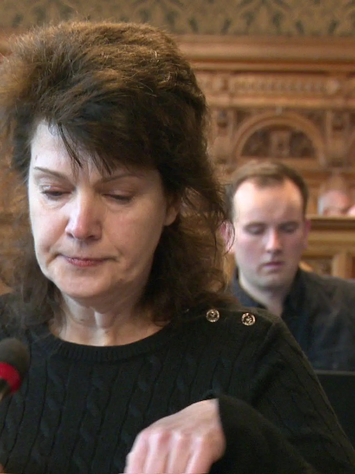 Svetlana Bolgova, die Mutter von Ekaterina B., ist als Nebenklägerin heute selber im Gericht. Sie schaut dem Angeklagten direkt in die Augen.