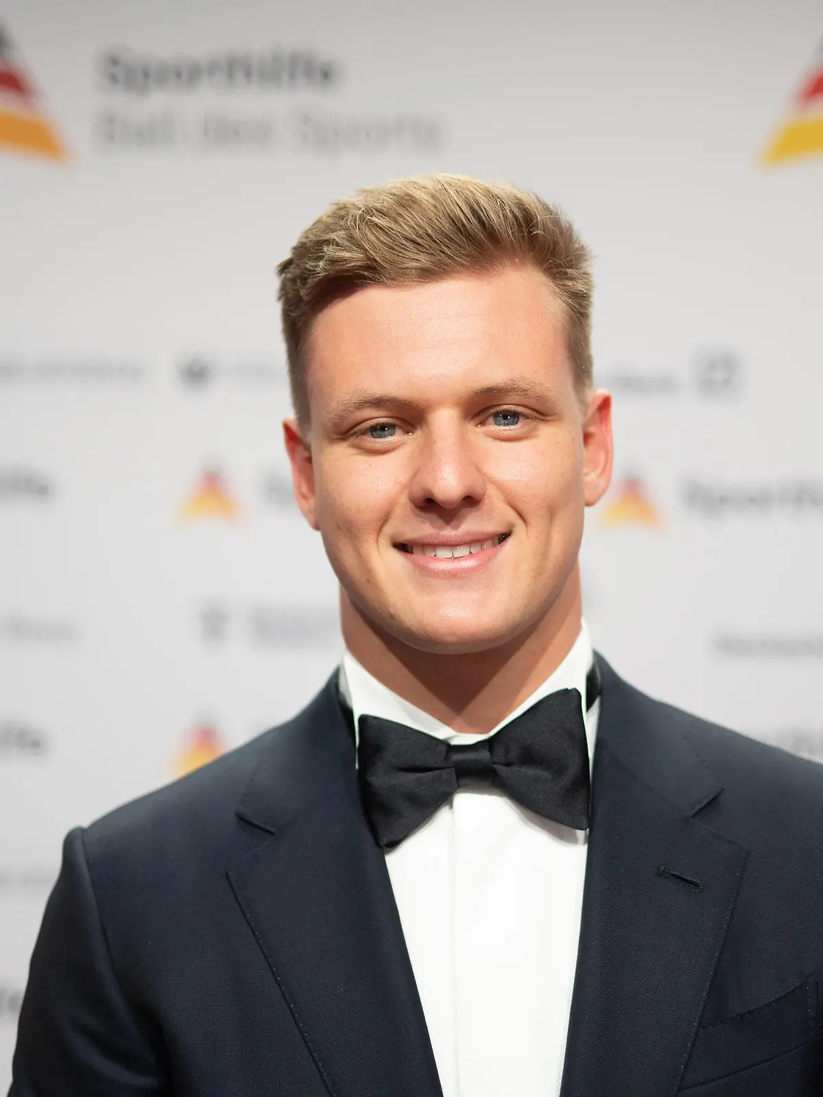 ARCHIV - 21.01.2023, Hessen, Frankfurt/Main: Mick Schumacher, Rennfahrer, steht während des 52. Ball des Sports der Stiftung Deutsche Sporthilfe in der Festhalle Frankfurt auf dem Roten Teppich. (zu dpa: «Mick Schumacher auch Ersatzfahrer für Formel-1-Team McLaren») Foto: Sebastian Gollnow/dpa +++ dpa-Bildfunk +++