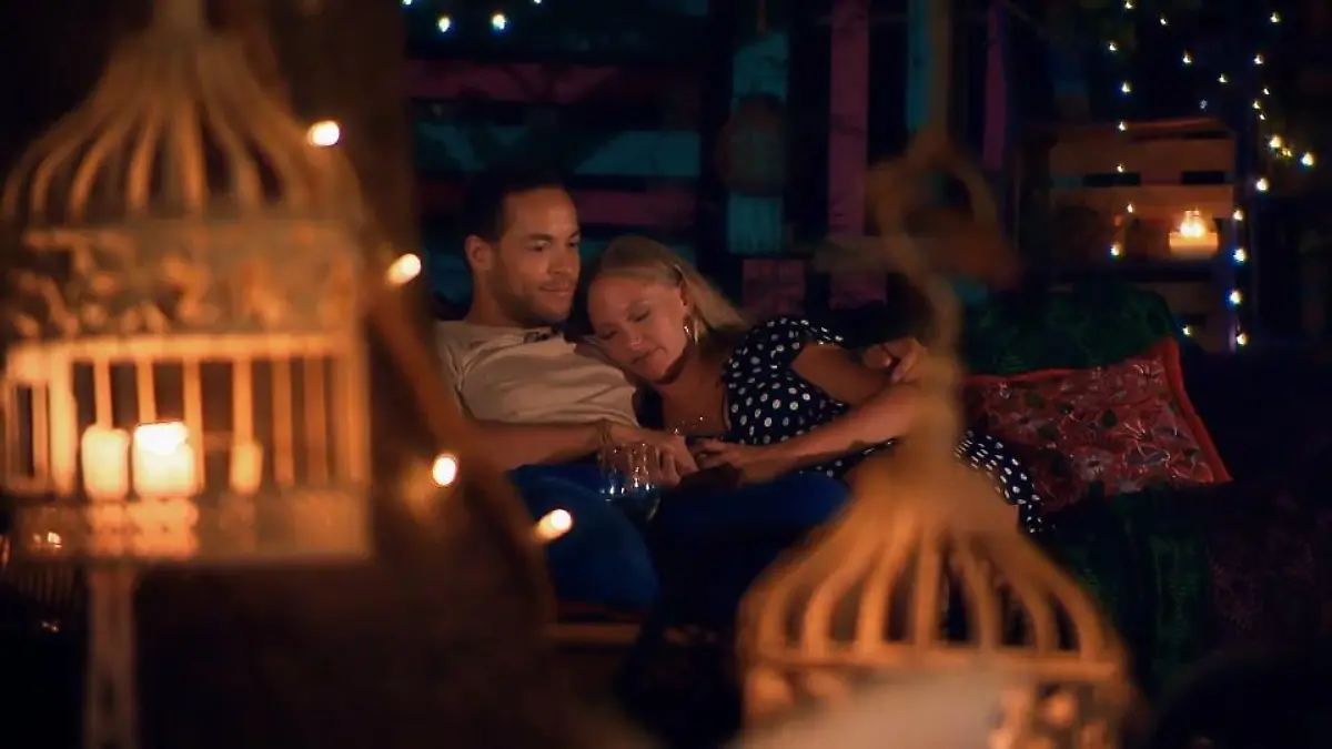 Der Bachelor und Vanessa küssen sich – fast "Unglaublich anziehend"