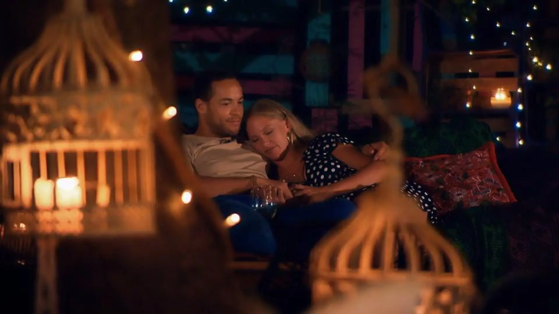 Der Bachelor und Vanessa küssen sich – fast "Unglaublich anziehend"