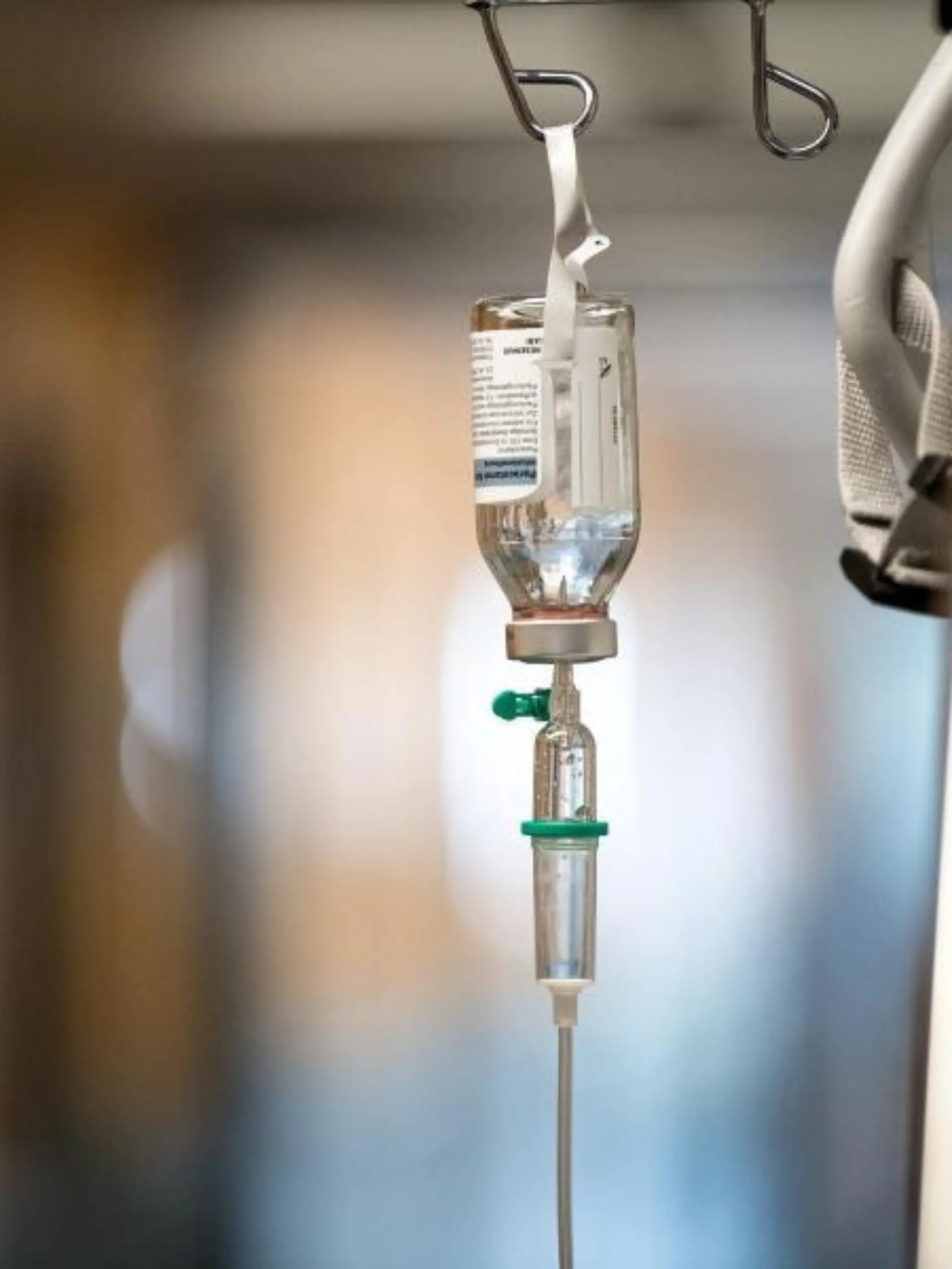 Tropf an Krankenhausbett