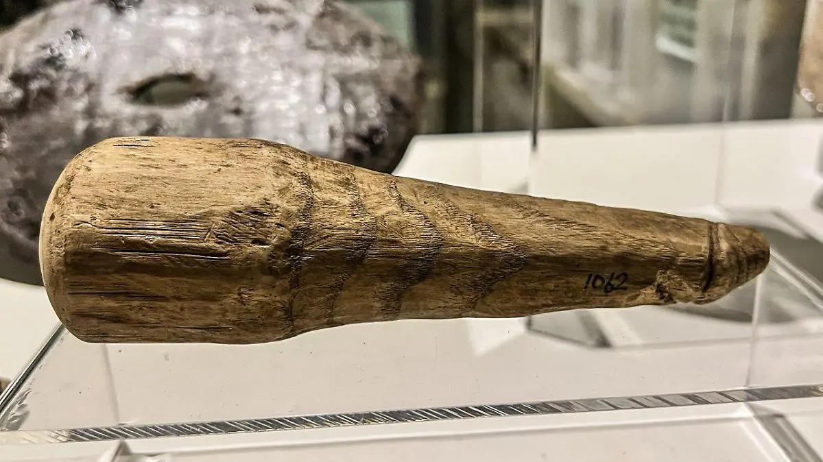 Holzpenis Römer