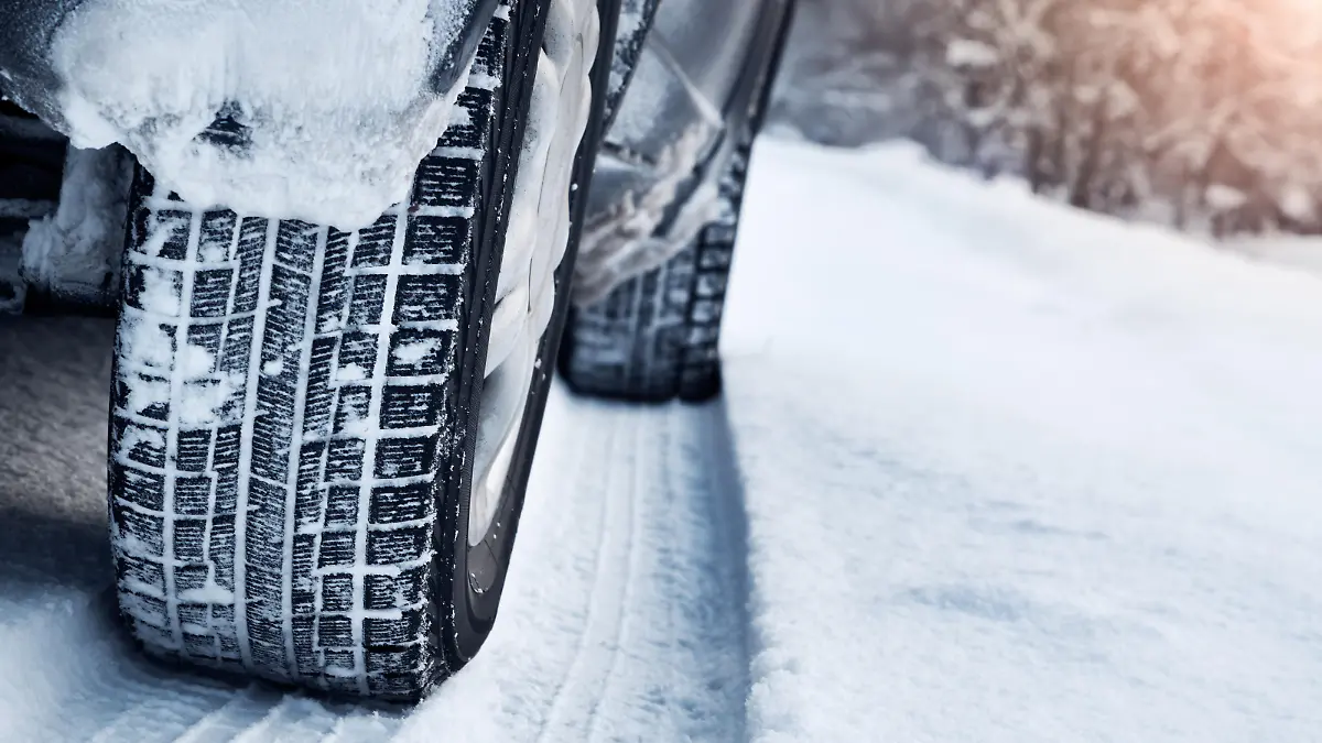 Diese Verkehrsregeln gelten speziell für den Winter Hätten Sie's gewusst?