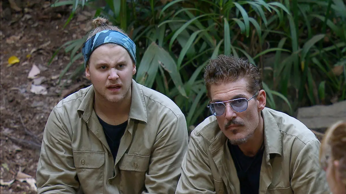 ACHTUNG: SPERRFRIST FÜR ALLE MEDIEN BIS DIENSTAG, 22.01.2019, 23.59 Uhr !!!

Tag 12 im Camp. Die Camper haben wieder einmal Regelverstöße begangen. Auch Felix van Deventer (l.) und Chris Töpperwien müssen ihre Luxusgegenstände abgeben.

Verwendung der Bilder für Online-Medien ausschließlich mit folgender Verlinkung: 'Alle Infos zu 'Ich bin ein Star - Holt mich hier raus!' im Special bei RTL.de: https: //www.rtl.de/cms/sendungen/ich-bin-ein-star.html
