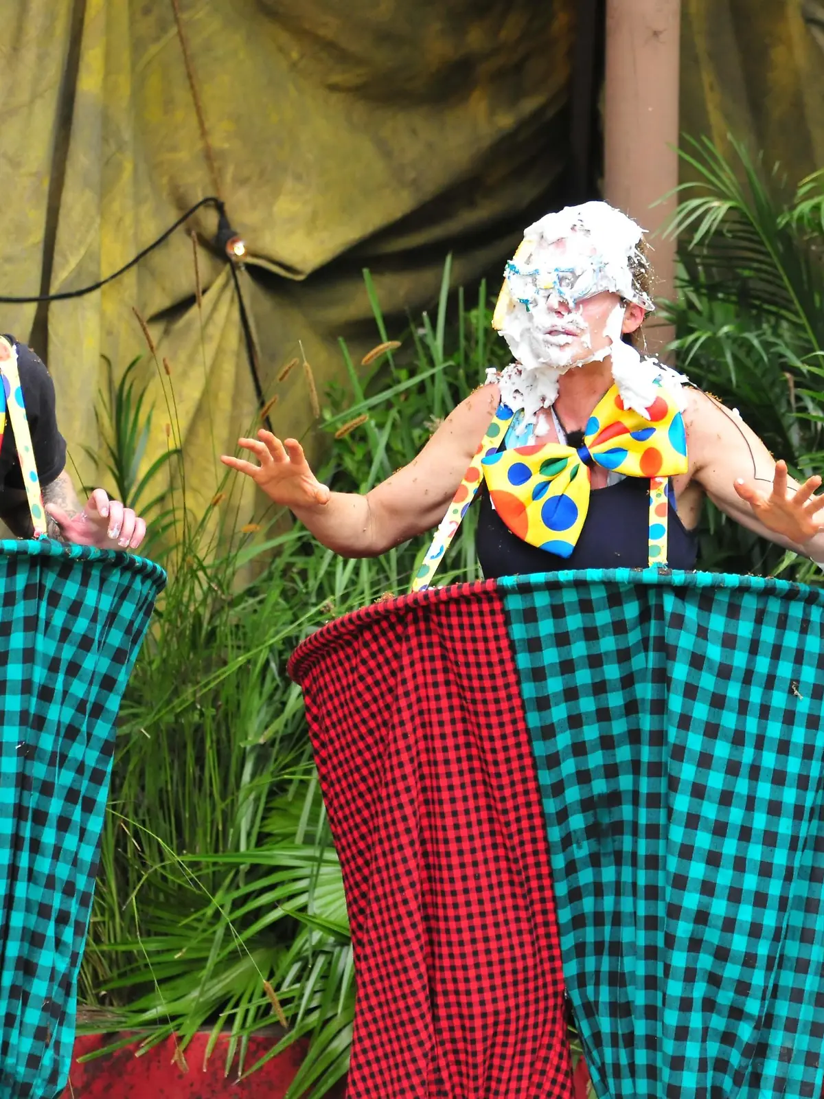 ACHTUNG: SPERRFRIST FÜR ALLE MEDIEN BIS SAMSTAG, 19.01.2019, 23.14 UHR !!!

Tag 9 - Dschungelprüfung "Zirkus Felido"! 4. Nummer Clowns: Doreen Dietel und Felix van Deventer schlüpfen in übergroße Clownshosen und -schuhe. In dieser Runde holen sie leider keinen Stern.

Verwendung der Bilder für Online-Medien ausschließlich mit folgender Verlinkung: 'Alle Infos zu 'Ich bin ein Star - Holt mich hier raus!' im Special bei RTL.de: https: //www.rtl.de/cms/sendungen/ich-bin-ein-star.html