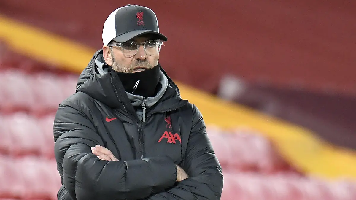ARCHIV - 06.12.2020, Großbritannien, Liverpool: Fußball: Premier League, England, 11. Spieltag, FC Liverpool - Wolverhampton Wanderers: Jürgen Klopp, Trainer vom FC Liverpool, steht an der Seitenlinie. (zu dpa: «Mögliche Flick-Nachfolger: Klopp und Tuchel wohl nicht interessiert») Foto: Peter Powell/Press Association/dpa +++ dpa-Bildfunk +++