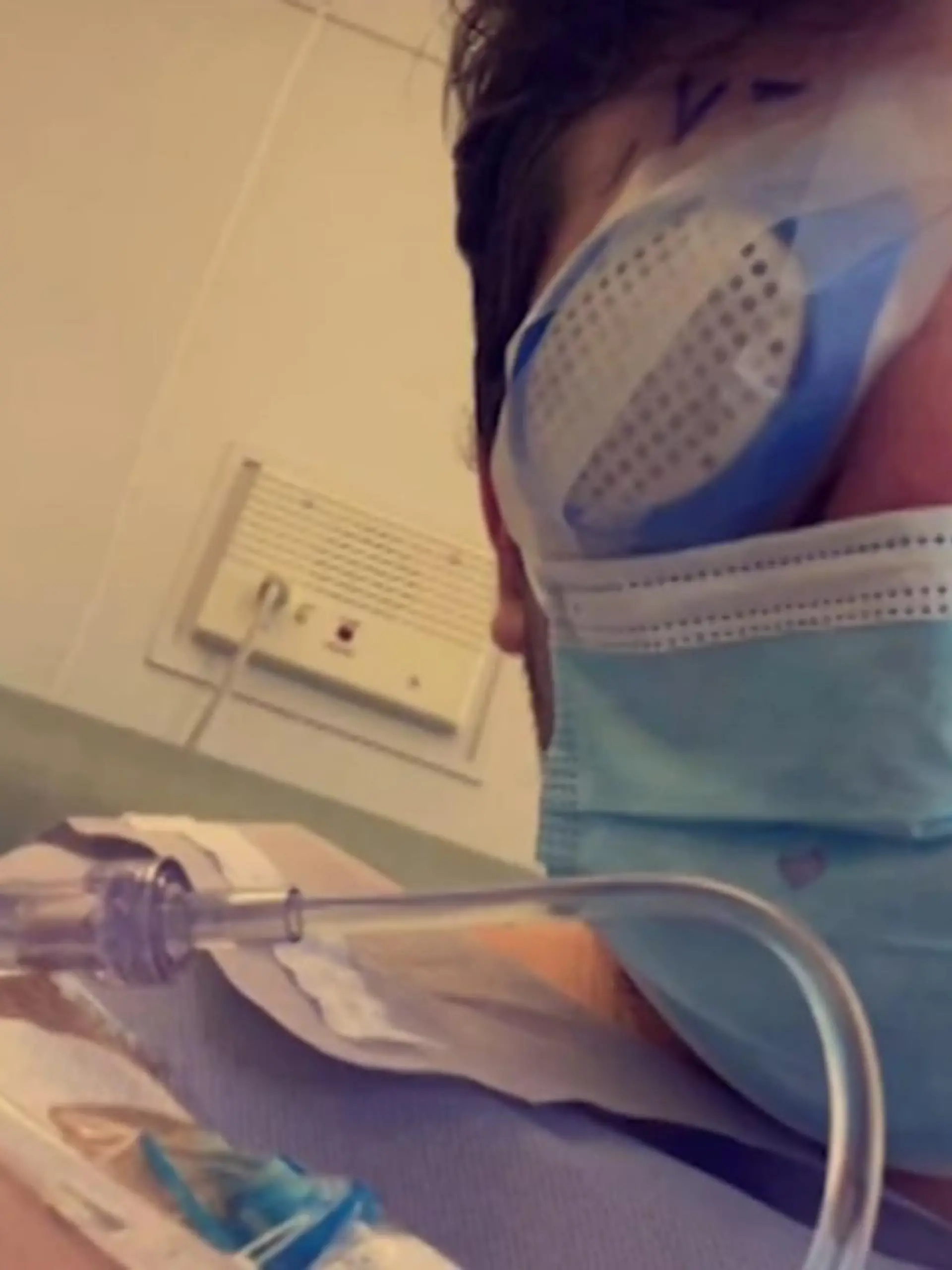 Nach einer schweren Augen-Infektion mit einem fleischfressenden Parasiten, hat der 21-jährige Mike Krumholz aus Florida keine Pupille mehr und kann auf dem rechten Auge nichts mehr sehen.
