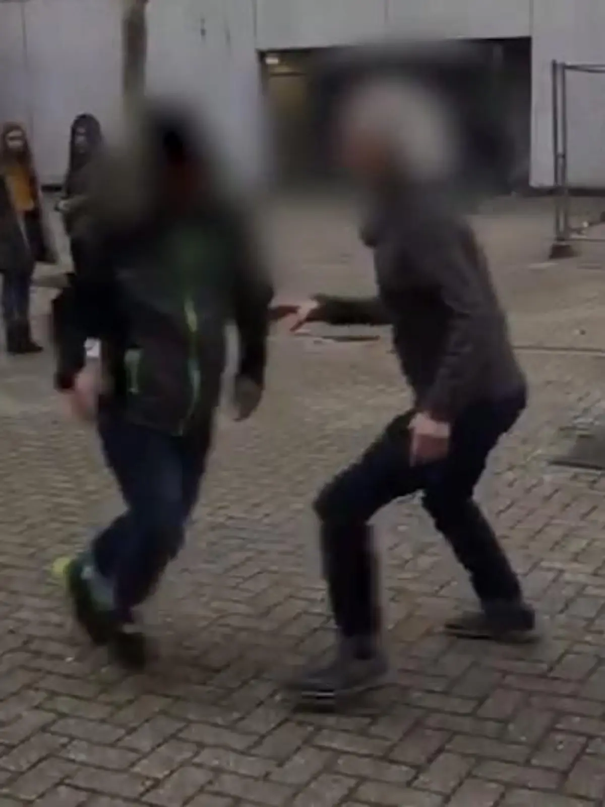 Bild zu: "Lehrer rastet aus und greift Schüler an"