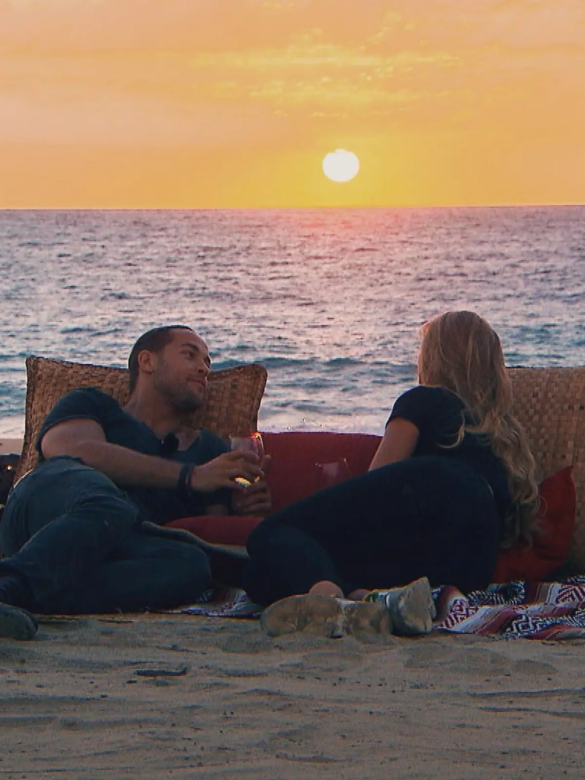 andrej und vanessa mit sonnenuntergang