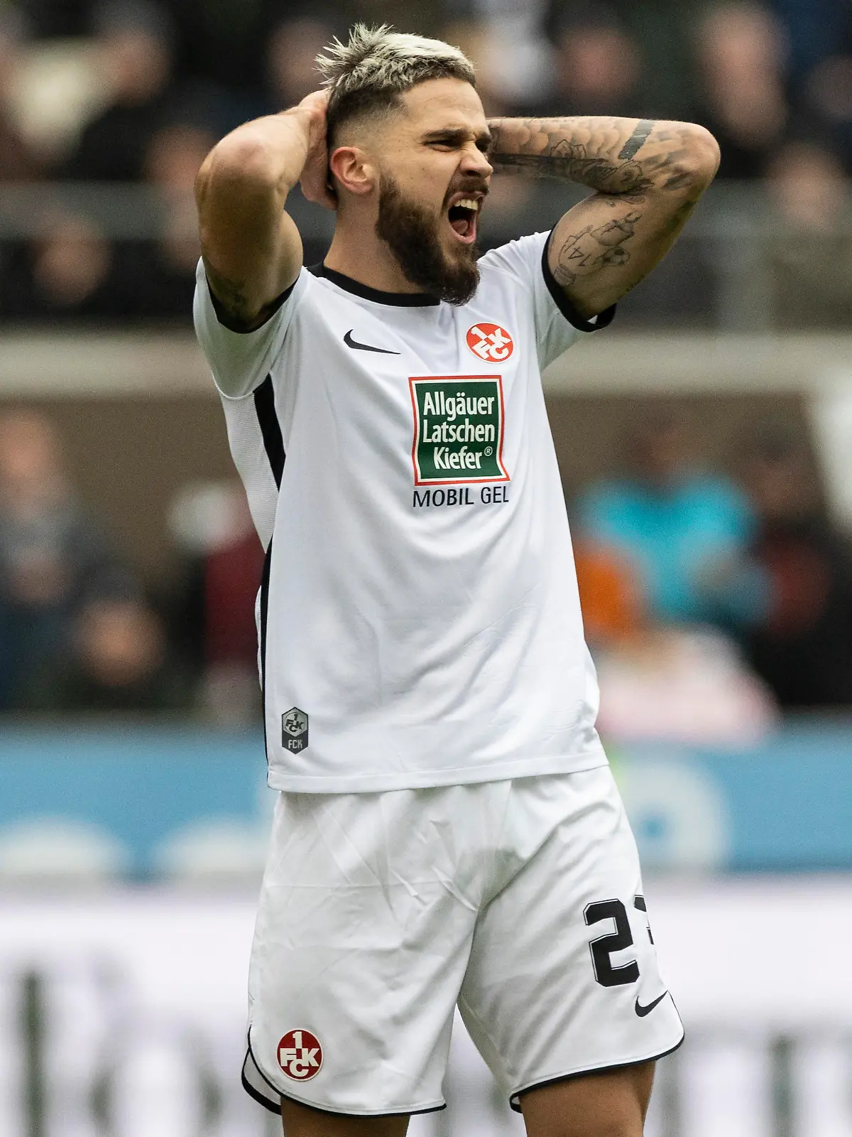 Fußball: 2. Bundesliga, Saison 2022/2023, 20. Spieltag, FC St. Pauli - 1. FC Kaiserslautern am 12.02.2023 in Hamburg (Hamburg) Kaiserslauterns Lex Tyger Lobinger ärgert sich über eine vergebene Chance WICHTIGER HINWEIS: Gemäß den Vorgaben der DFL Deutsche Fußball Liga bzw. des DFB Deutscher Fußball-Bund ist es untersagt, in dem Stadion und/oder vom Spiel angefertigte Fotoaufnahmen in Form von Sequenzbildern und/oder videoähnlichen Fotostrecken zu verwerten bzw. verwerten zu lassen.