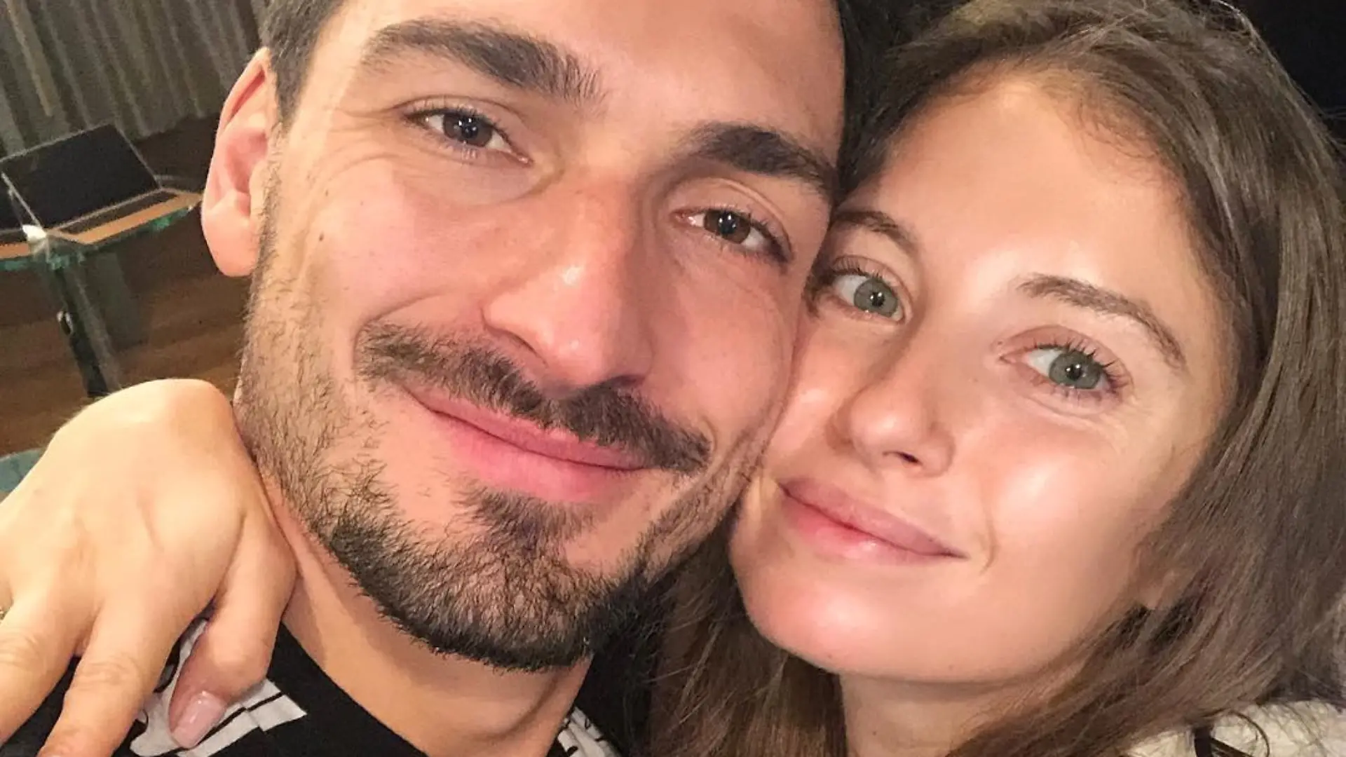 Mats und Cathy Hummels sind normalerweise ein Herz und eine Seele. Aber bei einem neuen Foto gab's Streitpotential.