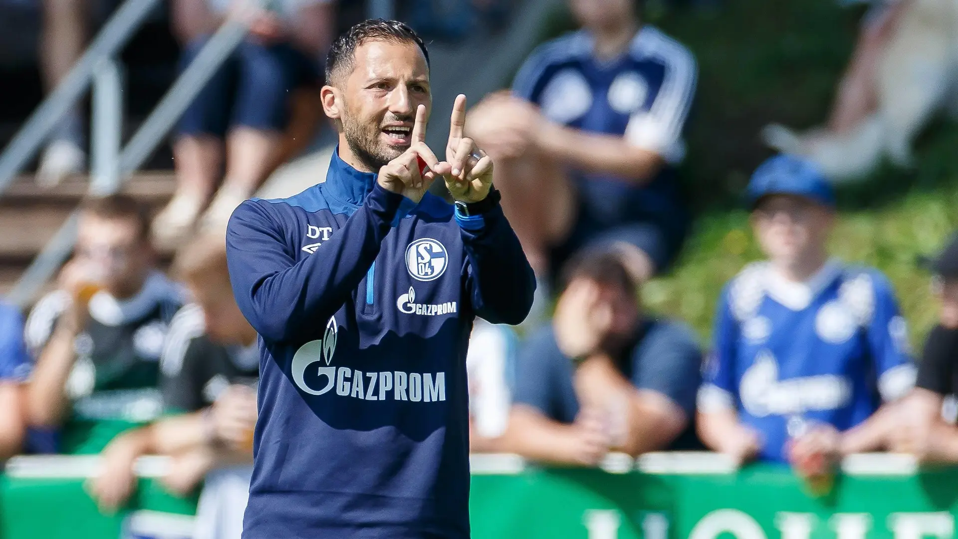 Mittersill, Oesterreich, 03.08.2018, Trainingslager FC Schalke 04, Chef-Trainer Domenico Tedesco (S04) gestikuliert, gestik ( DeFodi507 *** Mittersill Oesterreich 03 08 2018 Training camp FC Schalke 04 Chief coach Domenico Tedesco S04 gestures Gestik DeFodi507