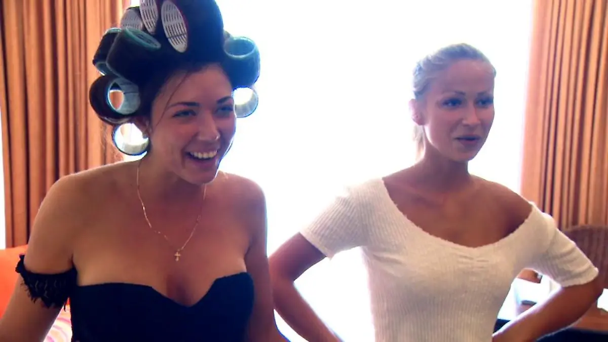 Was? Das haben die Ladys in ihren Koffern? Wenn das der Bachelor wüsste