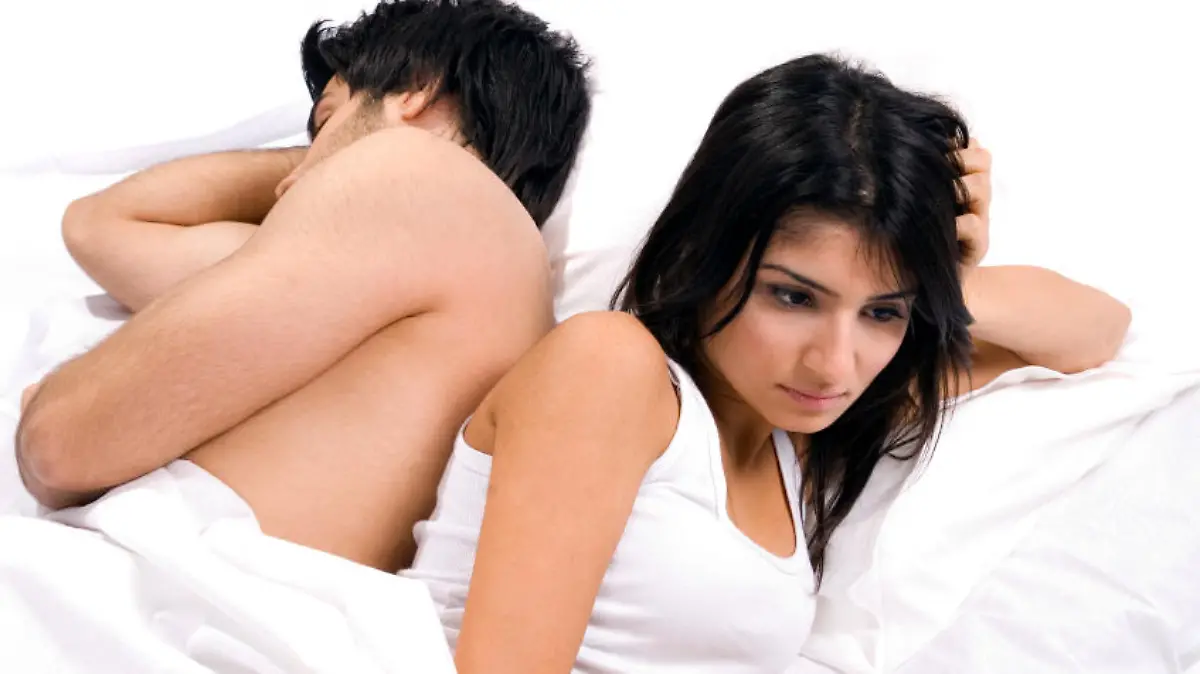 Sex Couple Bed Women Sadness Disappointment Sleeping
Sensuality Sex Symbol Displeased Teenager Love Frustration
Bedroom Engagement Communication Irritation Glamour White
paar schlafen bett schnarchen genervt wach liegen nackt rücken