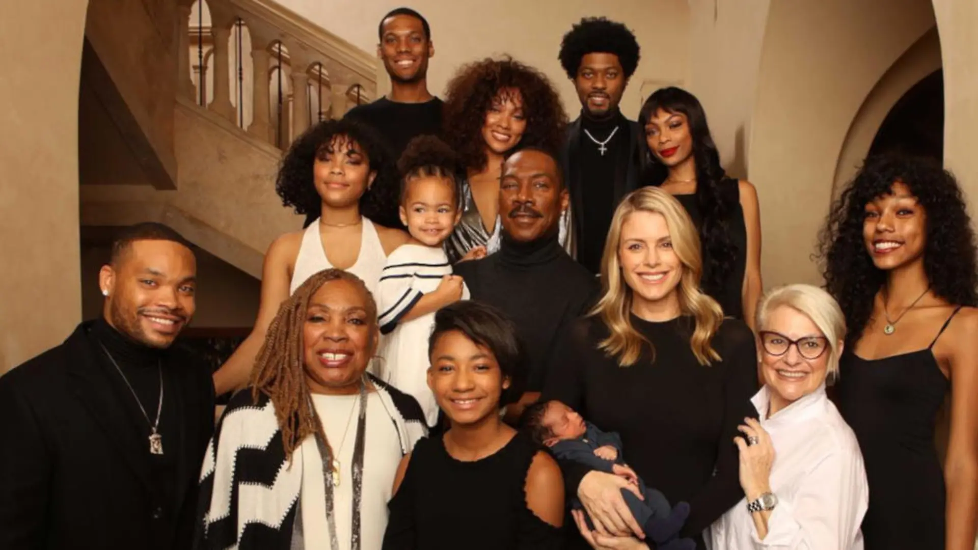 Eddie Murphy mit seinen zehn Kindern