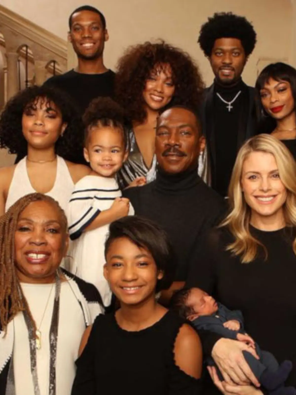 Eddie Murphy mit seinen zehn Kindern