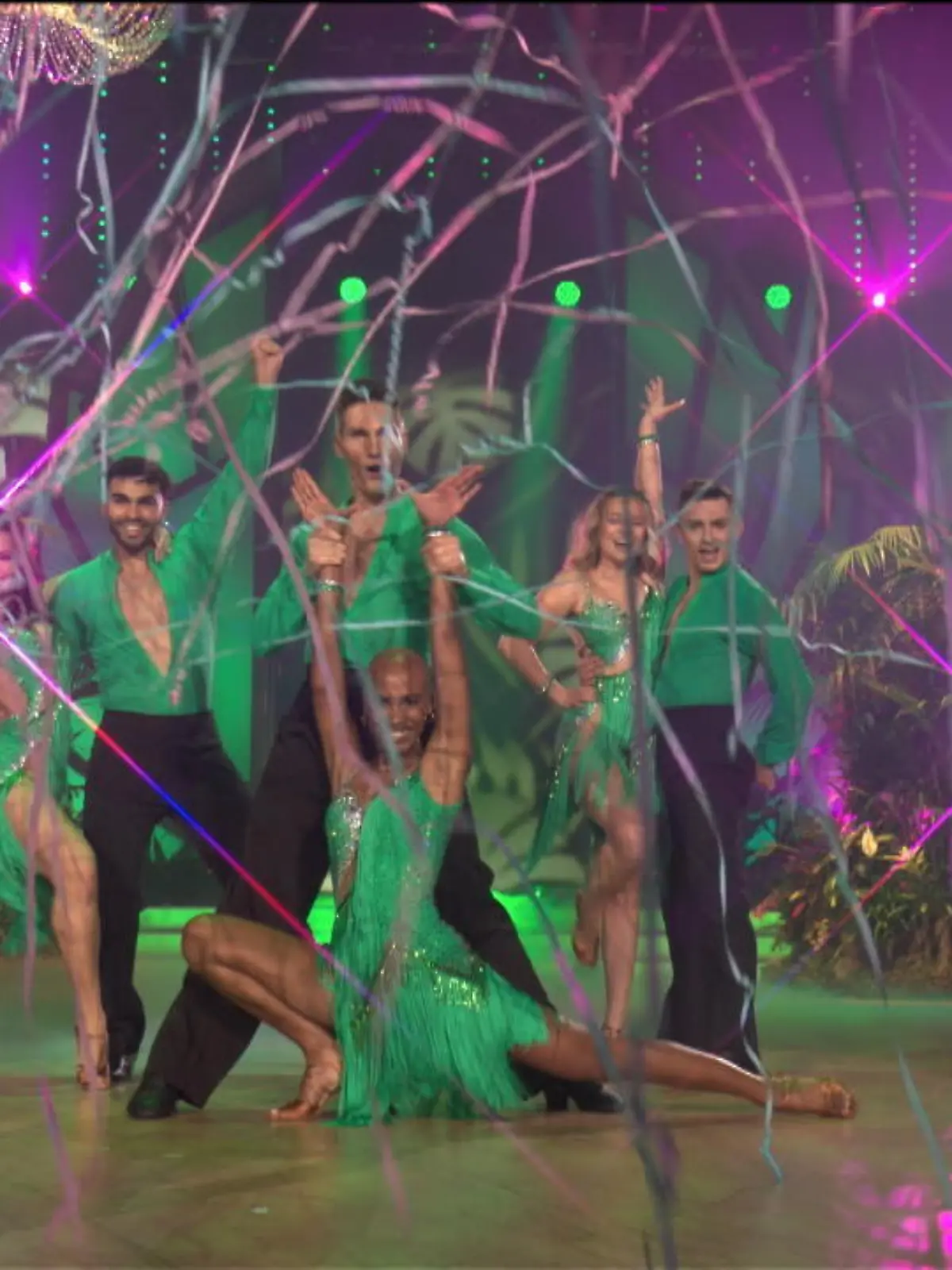 Was war das für ein bombastischer Cha-Cha-Cha, den Sharon Battiste da in der Kennenlernshow hingelegt hat! Am Ende gab es 19 Punkte - und ein dickes Lob von der Jury. Spürt die Ex-Bachelorette jetzt Druck?