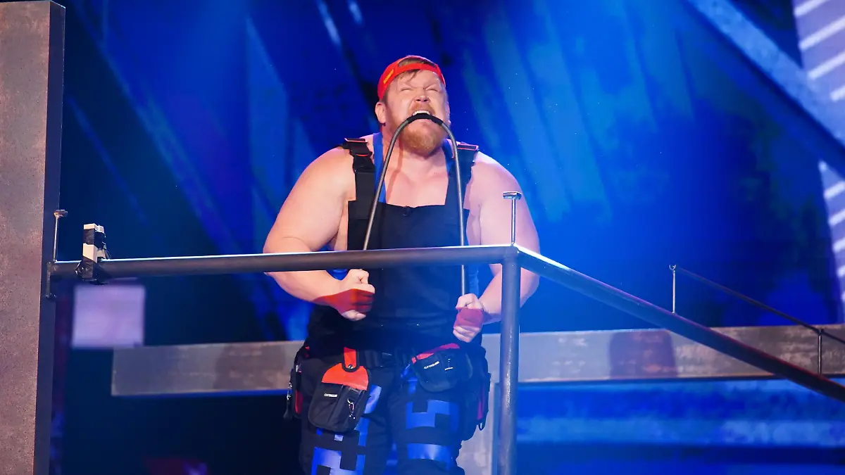Bei Strongman JD Anderson flippt Bruce aus "Das Supertalent" 2018: Finale