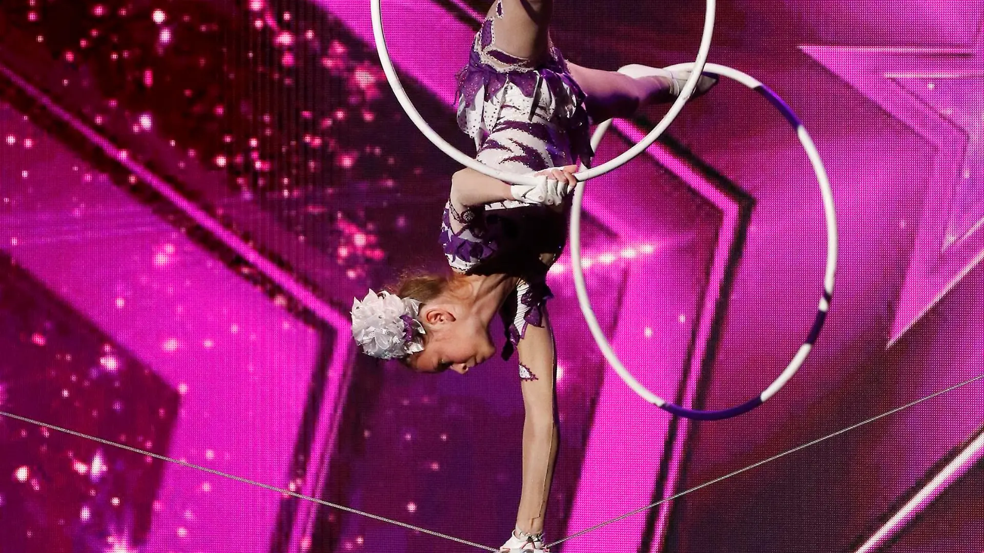Ameli Bilyk - Hula-Hoop-Akrobatin auf dem Schlappseil aus der Ukraine.Verwendung der Bilder für Online-Medien ausschließlich mit folgender Verlinkung: "Alle Infos zu "Das Supertalent" im Special bei RTL.de: https://www.rtl.de/cms/sendungen/das-supertalent.html