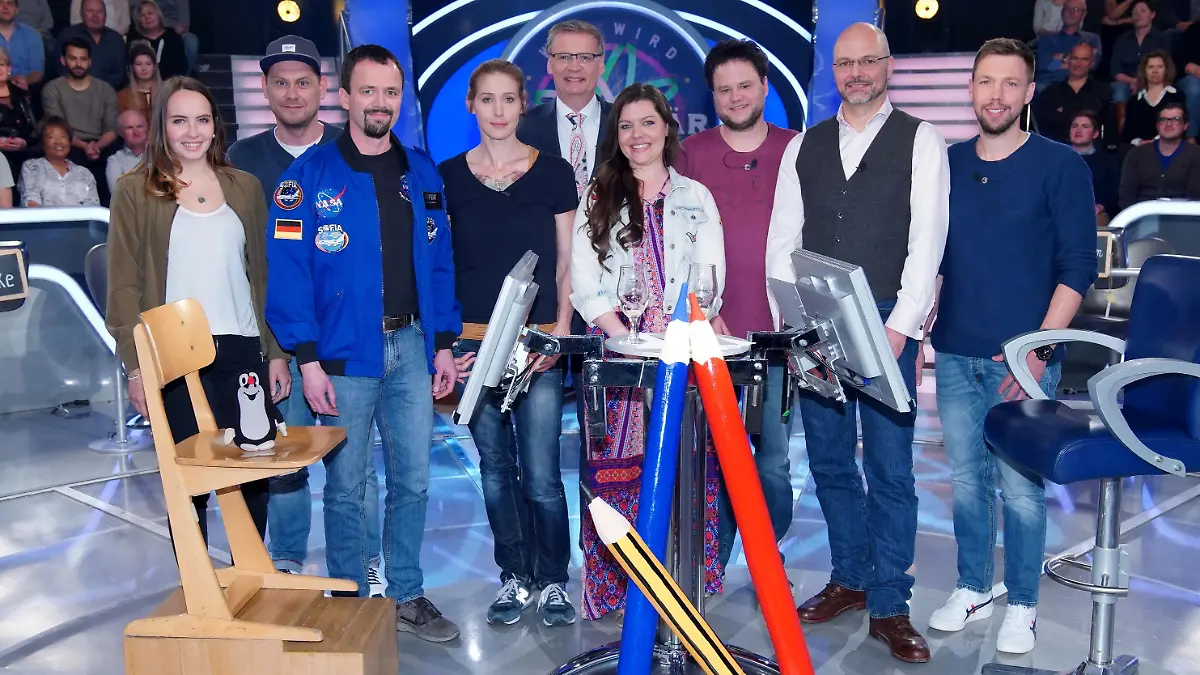 Achtung! Sperrfrist für alle Medien bis Mo., 29.04.2019, 22:15 Uhr!
v.l.: Elisabeth Gerstner, Sebastian Klinke, Jörg Dewitz, Kathrin Armbrüster, Moderator Günther Jauch, Ilona Katharina Werner, Alexander von Alten-Bockum, Bernd Hoffmann, David Reifenrath