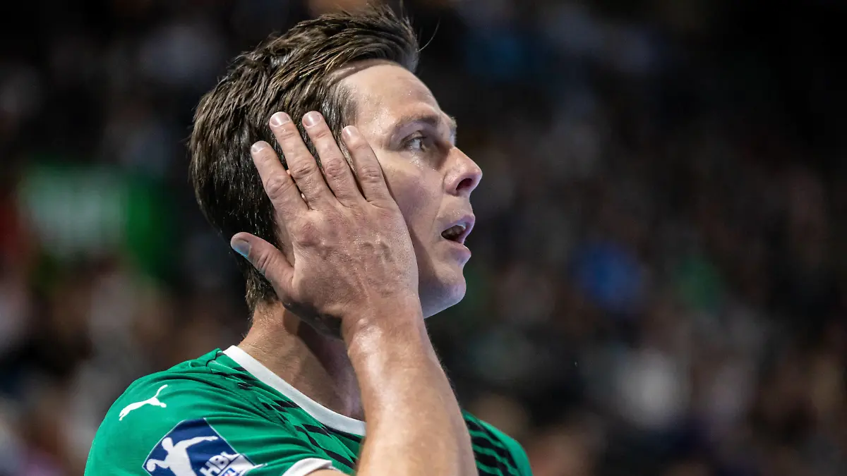 Berlin, 12.06.2022, Handball: Bundesliga, Fuechse Berlin - SG Flensburg-Handewitt, 34. Spieltag, Max-Schmeling-Halle. Berlins Hans Lindberg reagiert auf vergebenen Abschluss. Fuechse Berlin - SG Flensburg-Handewitt *** Berlin, 12 06 2022, Handball Bundesliga, Fuechse Berlin SG Flensburg Handewitt, 34 Spieltag, Max Schmeling Halle Berlins Hans Lindberg reacts to missed conclusion Fuechse Berlin SG Flensburg Handewitt