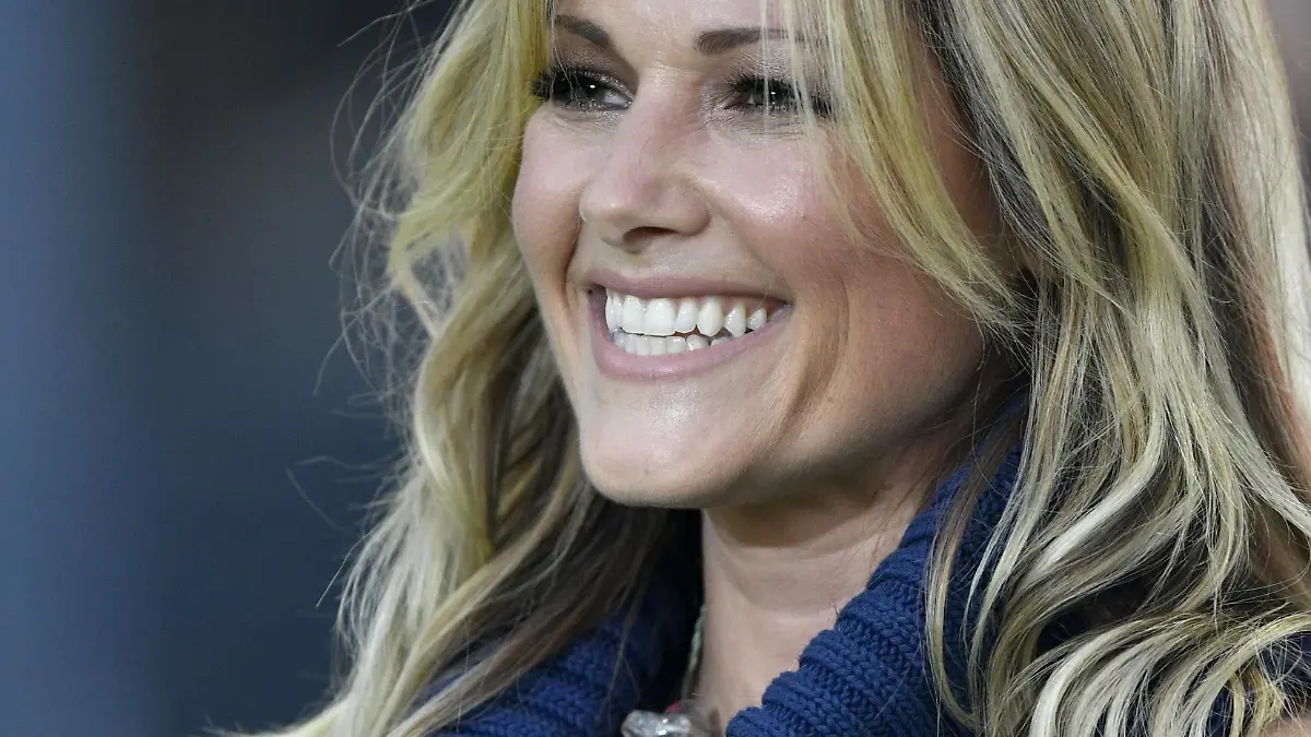 Helene Fischer scheint mit ihrem Neuen ziemlich glücklich zu sein. Paparazzi-Bilder zeigen, dass Thomas Seitel ihr ein Lächeln aufs Gesicht zaubert.
