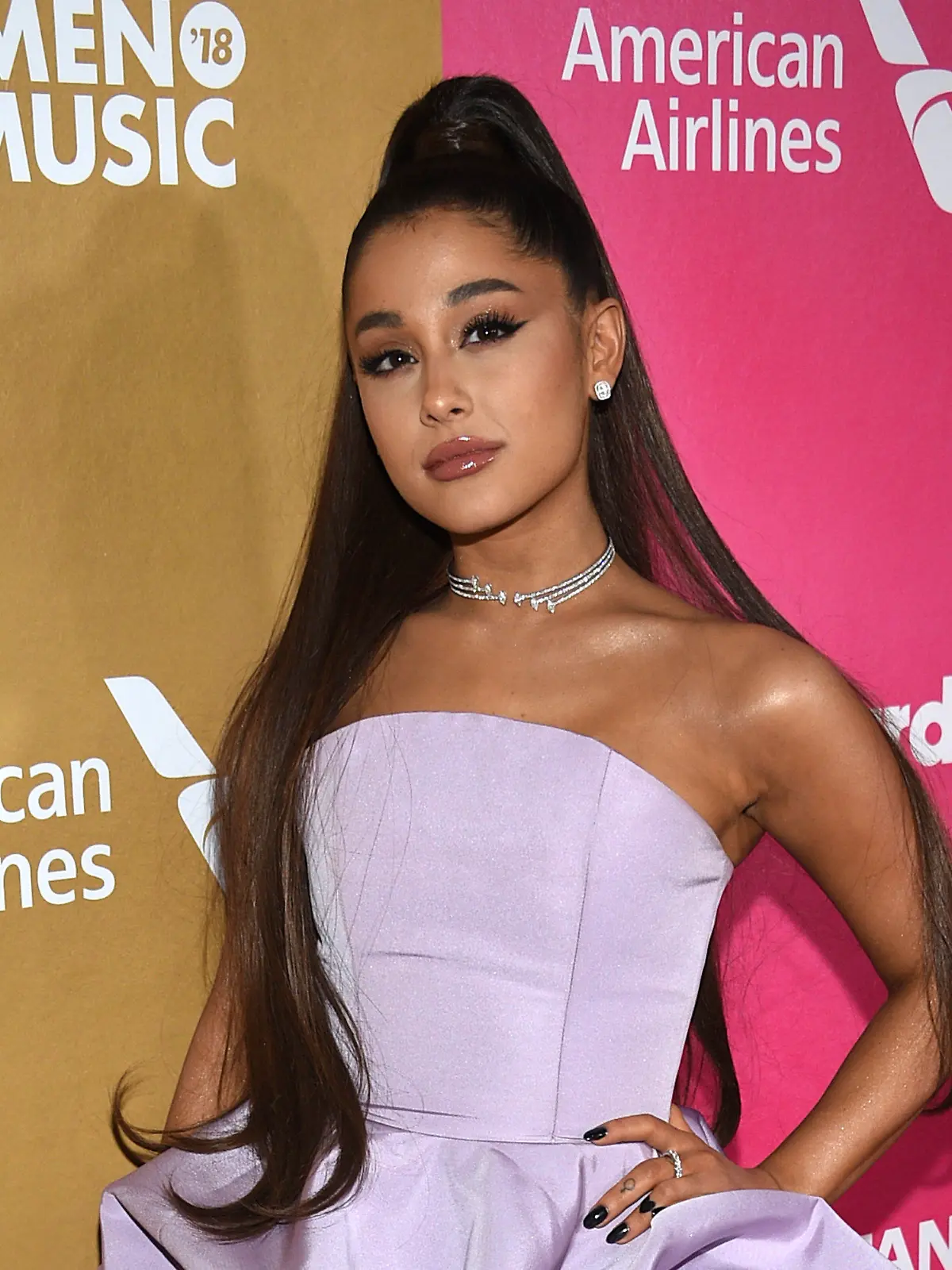 06.12.2018, USA, New York: Ariana Grande nimmt am 13. jährlichen Billboard Women in Music Event am Pier 36 am Donnerstag, den 6. Dezember 2018, in New York teil. (zu dpa: "Ariana Grande: Es war das schlimmste Jahr meines Lebens") Foto: Evan Agostini/Invision/dpa +++ dpa-Bildfunk +++