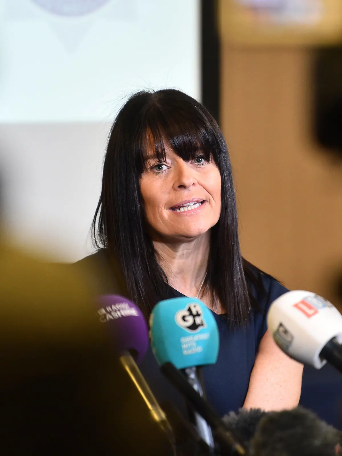 15.02.2023, Großbritannien, St Michael's On Wyre: Rebecca Smith, Detective Superintendent von der Polizei Lancashire, spricht zu Journalisten. In einem mysteriösen Vermisstenfall in Nordwestengland hat die Polizei überraschend offen über die Alkoholkrankheit der verschwundenen Frau gesprochen. Die 45-Jährige habe früher erhebliche Probleme mit Alkohol gehabt, die in den vergangenen Monaten wieder aufgetreten seien, teilte die Polizei am Mittwochabend mit. Foto: Peter Powell/PA Wire/dpa +++ dpa-Bildfunk +++