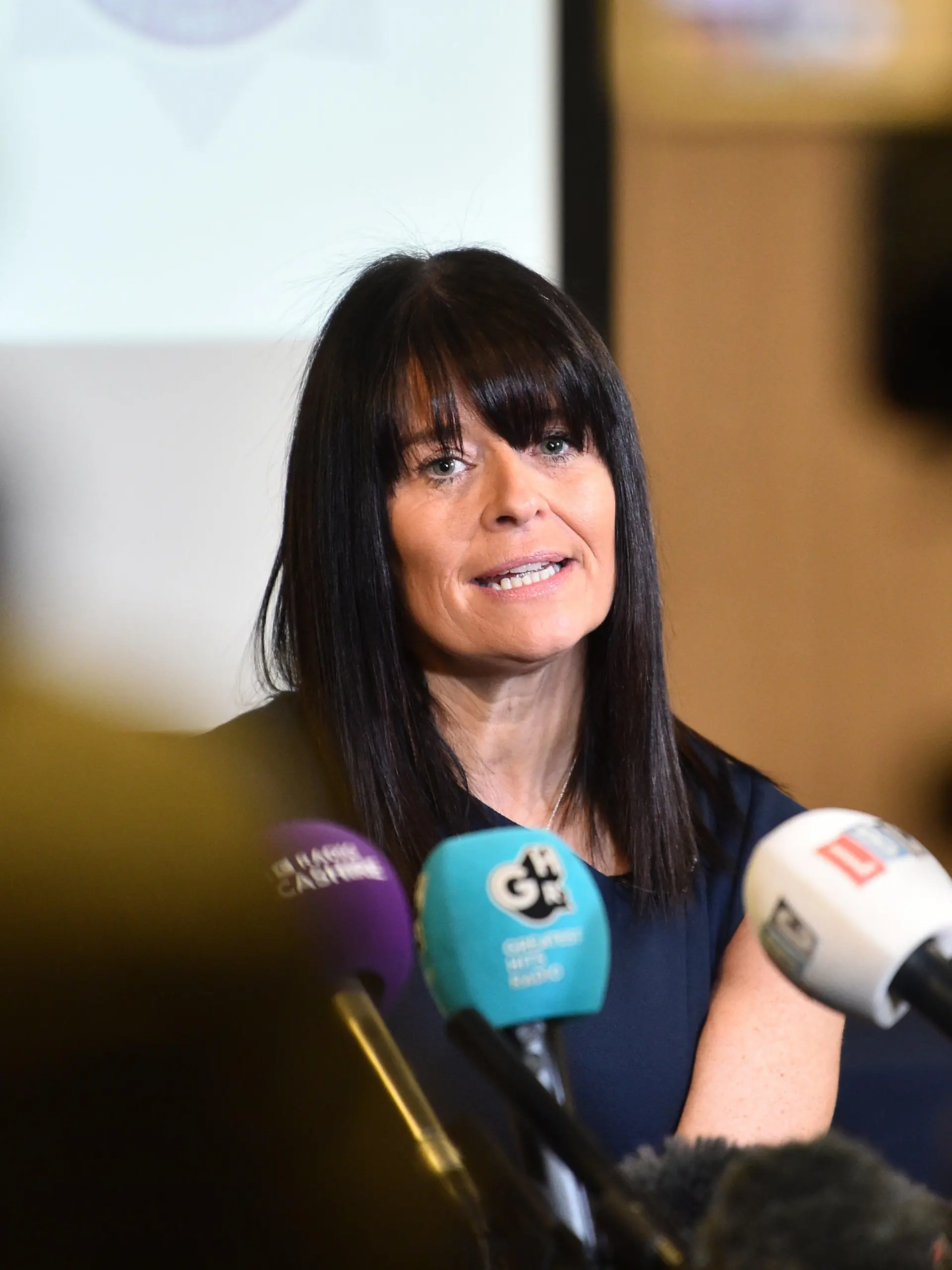 15.02.2023, Großbritannien, St Michael's On Wyre: Rebecca Smith, Detective Superintendent von der Polizei Lancashire, spricht zu Journalisten. In einem mysteriösen Vermisstenfall in Nordwestengland hat die Polizei überraschend offen über die Alkoholkrankheit der verschwundenen Frau gesprochen. Die 45-Jährige habe früher erhebliche Probleme mit Alkohol gehabt, die in den vergangenen Monaten wieder aufgetreten seien, teilte die Polizei am Mittwochabend mit. Foto: Peter Powell/PA Wire/dpa +++ dpa-Bildfunk +++