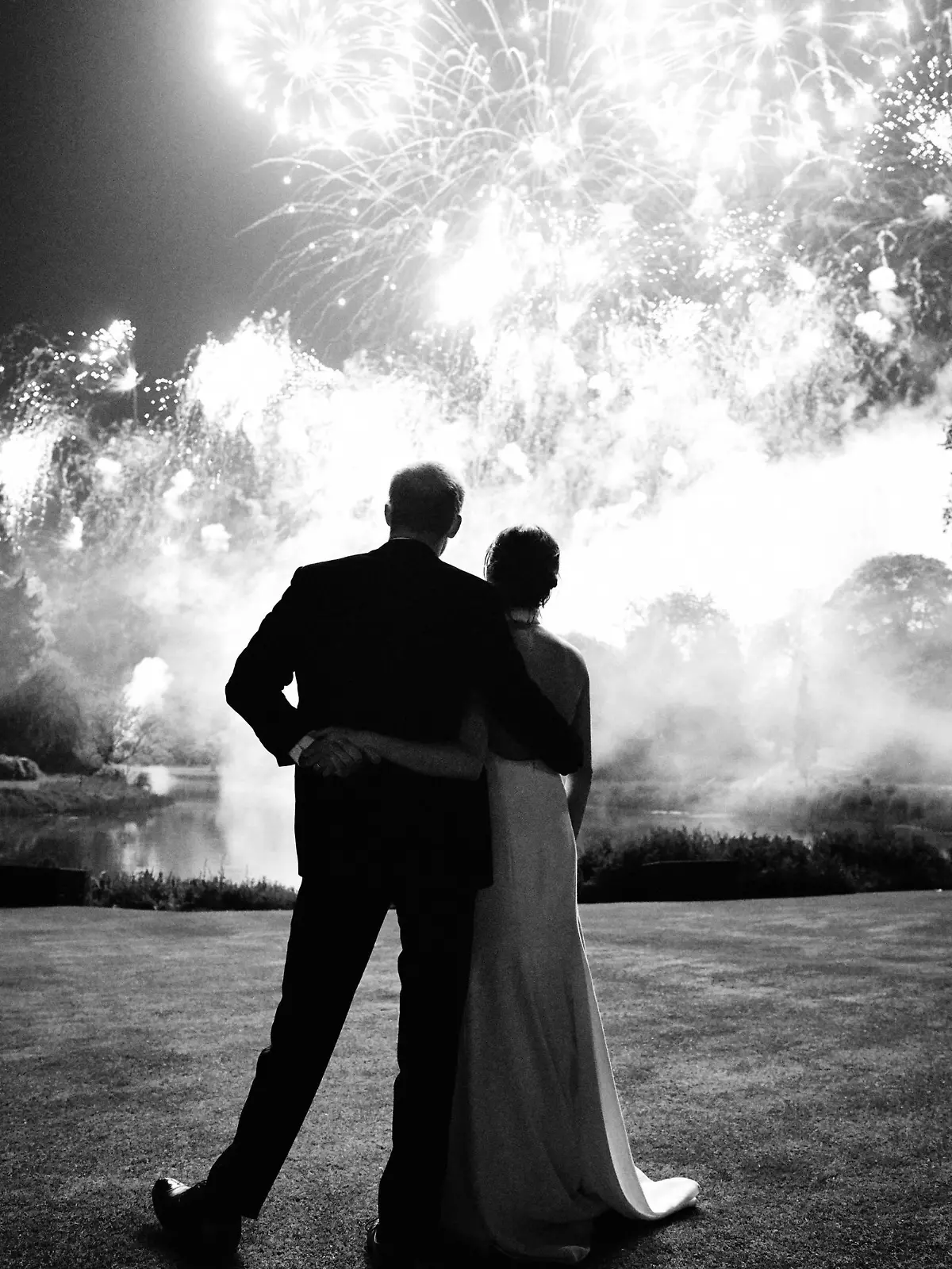 HANDOUT - 14.12.2018, Großbritannien, Windsor: Dieses vom Kensington Palace zur Verfügung gestellte Foto zeigt den britischen Prinzen Harry, Herzog von Sussex, bei seiner Hochzeit mit Meghan Markle. Das Foto von Chris Allerton soll die diesjährige Weihnachtskarte des Paares zieren. Foto: Chris Allerton/Kensington Palace/AP/dpa - ACHTUNG: Nur zur redaktionellen Verwendung und nur mit vollständiger Nennung des vorstehenden Credits (bis 28.12.2018). Jede weitere Nutzung bedarf einer schriftlichen Anfrage bei der Pressestelle des Kensington Palace. -Das Bild darf nicht gecropt/verändert werden. Veröffentlichung nur bei Nennung:Chris Allerton/Kensington Palace/PA Wire/dpa +++ dpa-Bildfunk +++
